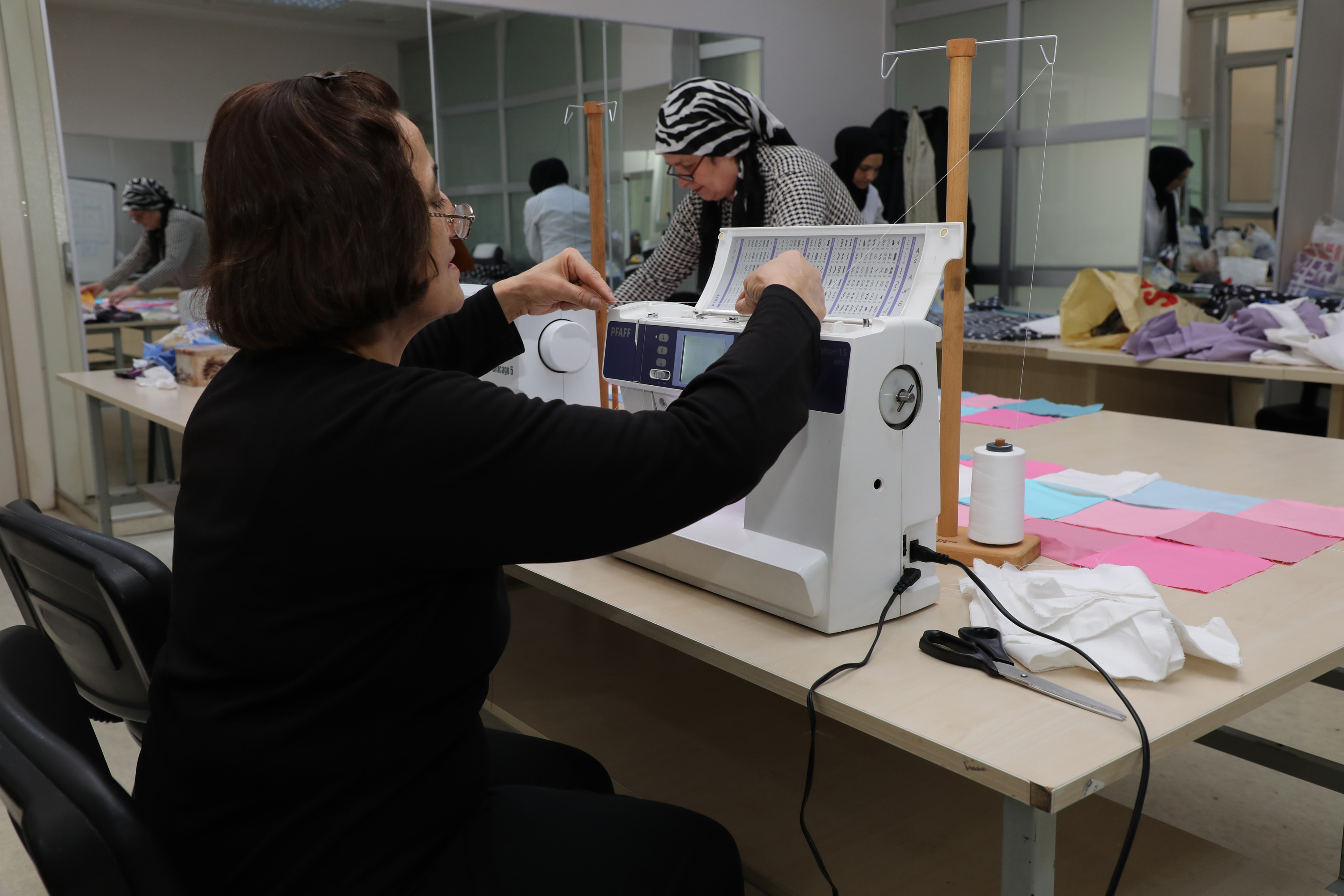 KOMEK, AÇTIĞI KURSLARLA İŞİTME ENGELLİ BİREYLERİN GELİŞİMİNE KATKI SAĞLIYOR