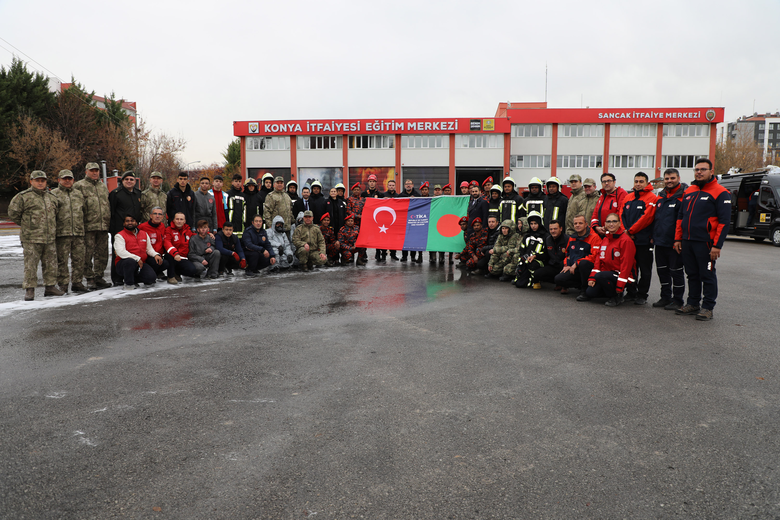 KONYA BÜYÜKŞEHİR-TİKA İŞ BİRLİĞİYLE BANGLADEŞLİ İTFAİYECİLERE VERİLEN EĞİTİM PROGRAMININ İKİNCİ AŞAMASI TAMAMLANDI