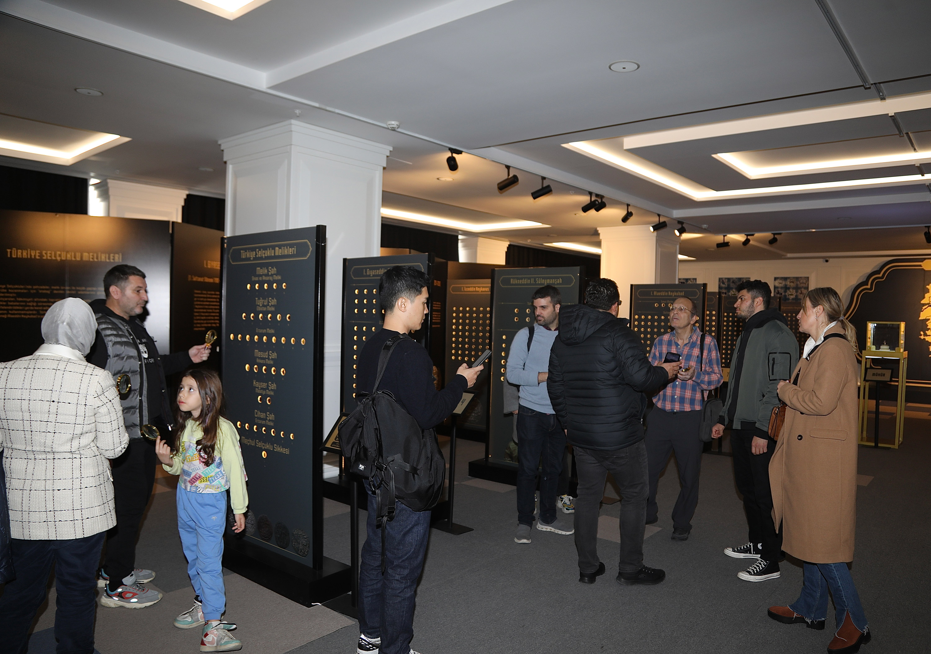 DARÜ’L-MÜLK SERGİ SARAYI VATANDAŞLARDAN YOĞUN İLGİ GÖRÜYOR