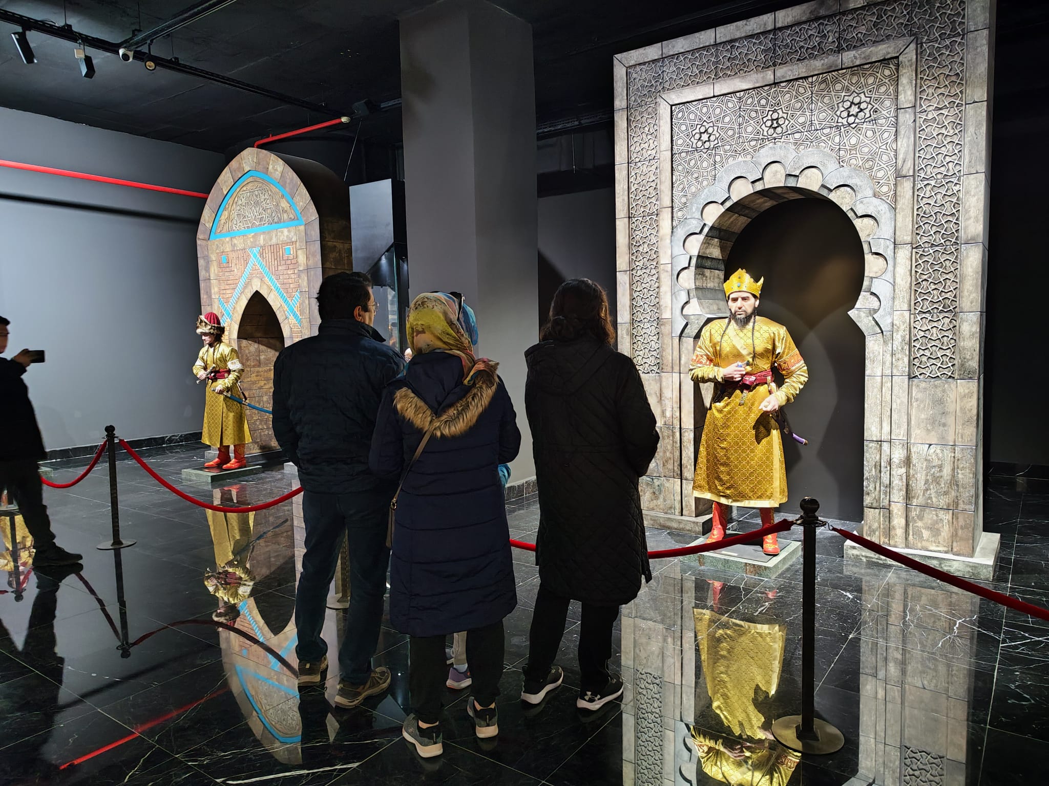 DARÜ’L-MÜLK SERGİ SARAYI VATANDAŞLARDAN YOĞUN İLGİ GÖRÜYOR