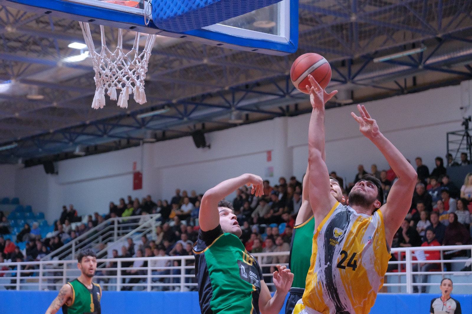 BÜYÜKŞEHİR BELEDİYESPOR BASKETBOLDA LİDERLİĞİNİ SÜRDÜRÜYOR