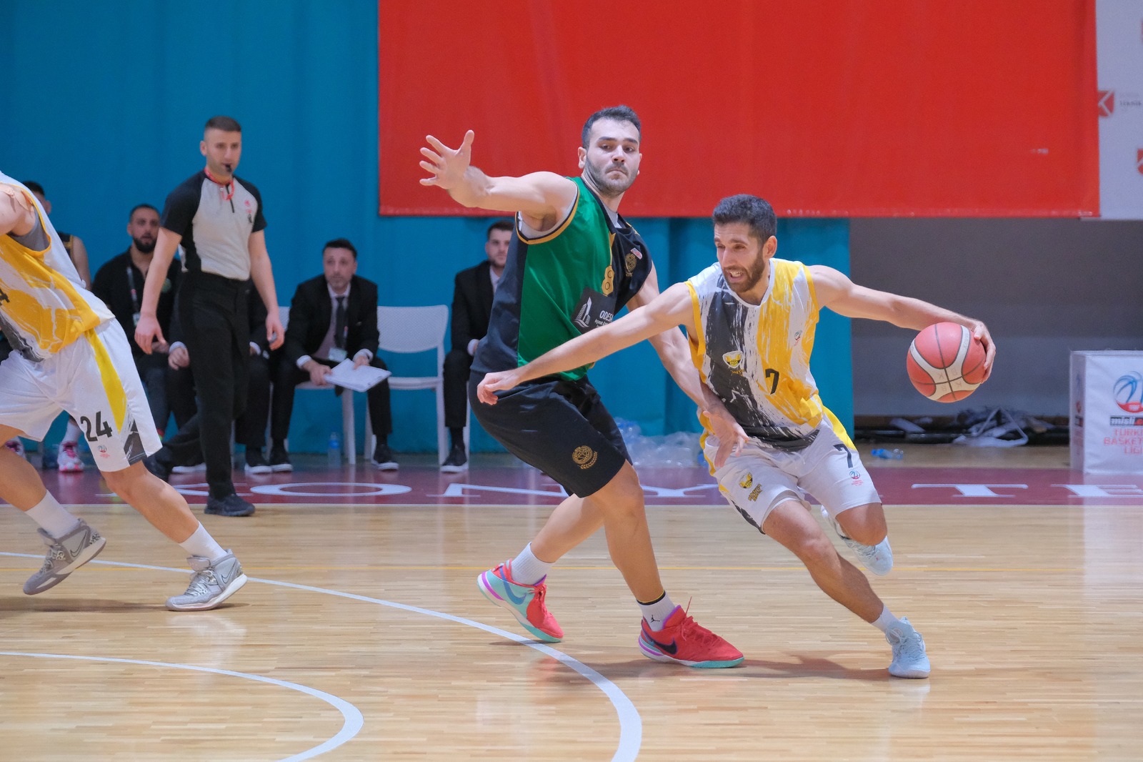 BÜYÜKŞEHİR BELEDİYESPOR BASKETBOLDA LİDERLİĞİNİ SÜRDÜRÜYOR