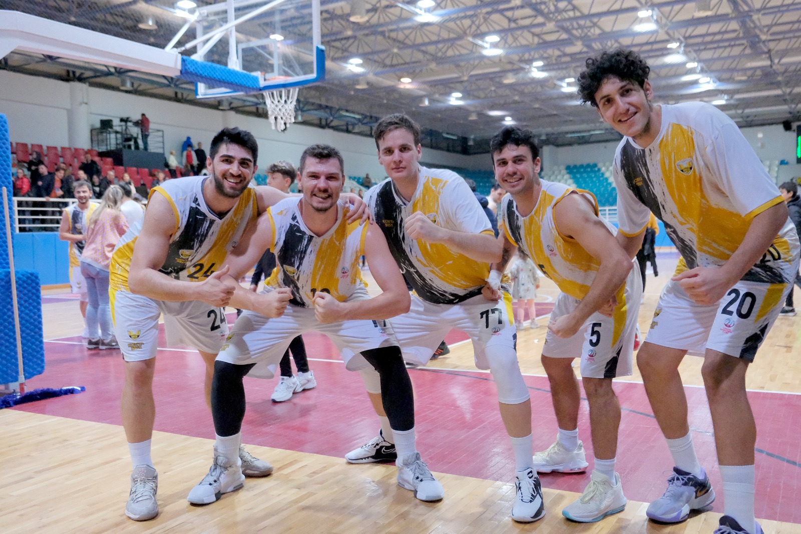 BÜYÜKŞEHİR BELEDİYESPOR BASKETBOLDA LİDERLİĞİNİ SÜRDÜRÜYOR