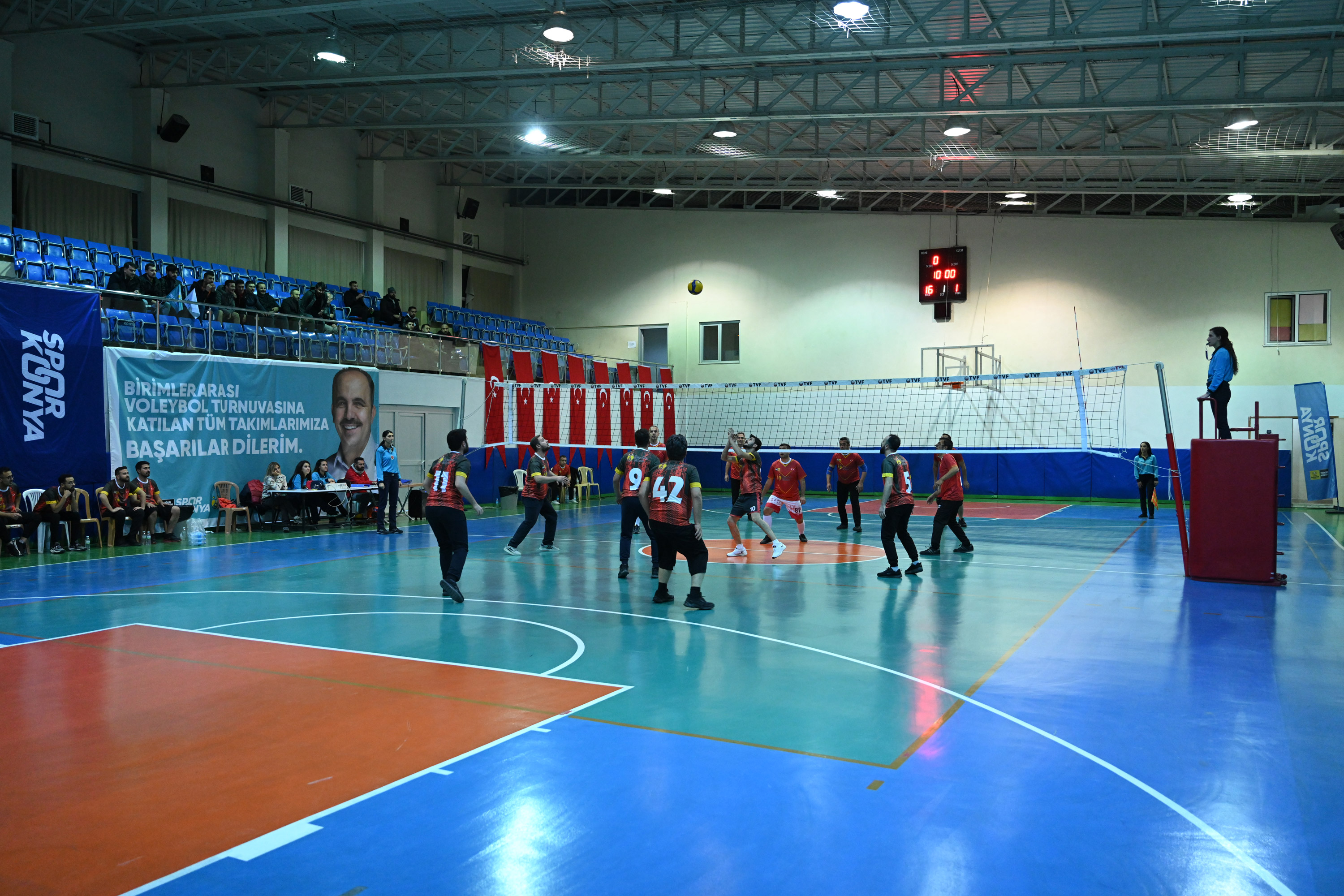 KONYA BÜYÜKŞEHİR’DE BİRİMLER ARASI VOLEYBOL TURNUVASI HEYECANI