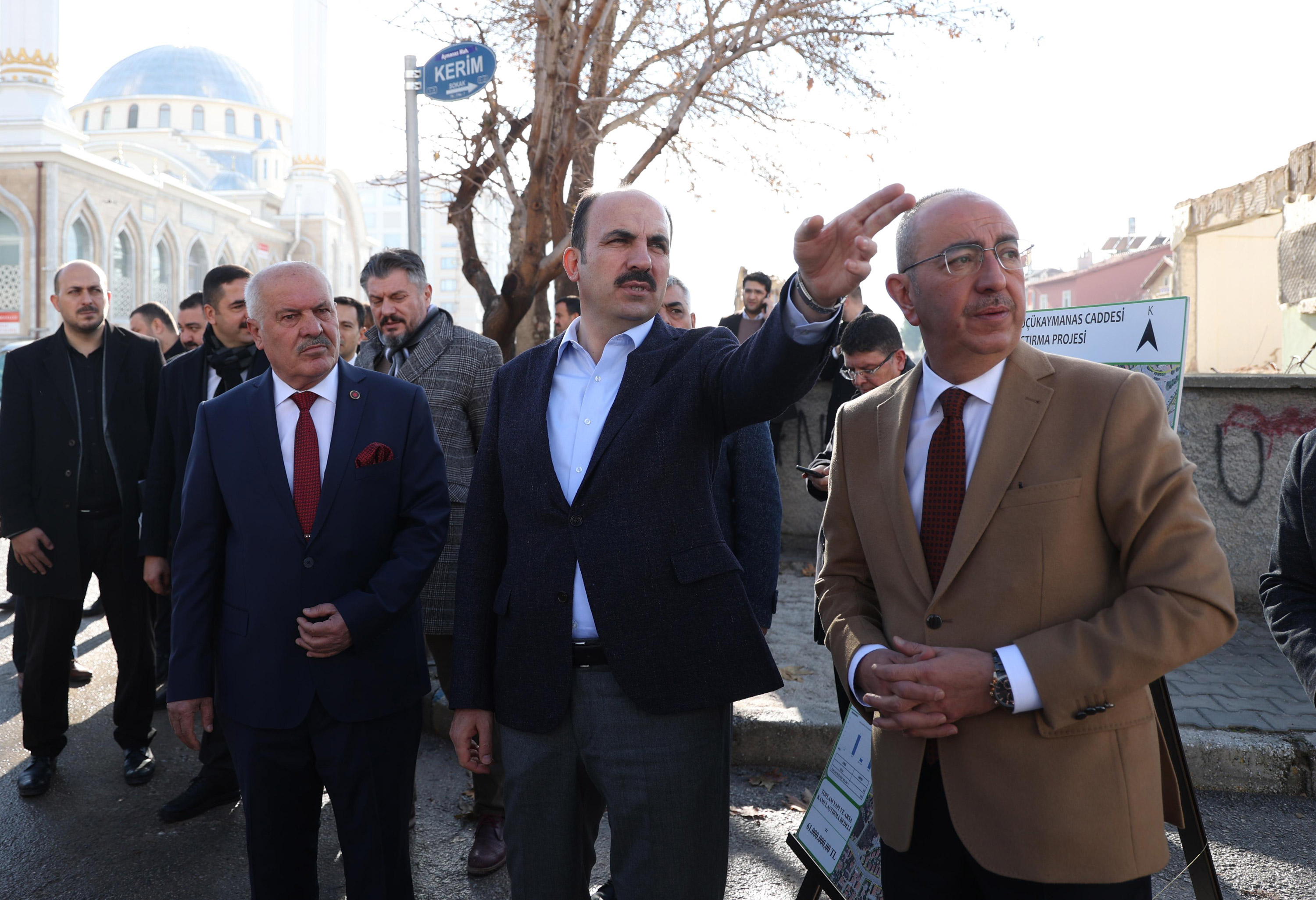 BAŞKAN ALTAY VE BAŞKAN KAVUŞ KAMULAŞTIRMASI BİTEN KÜÇÜK AYMANAS CADDESİ’NDE İNCELEMELERDE BULUNDU