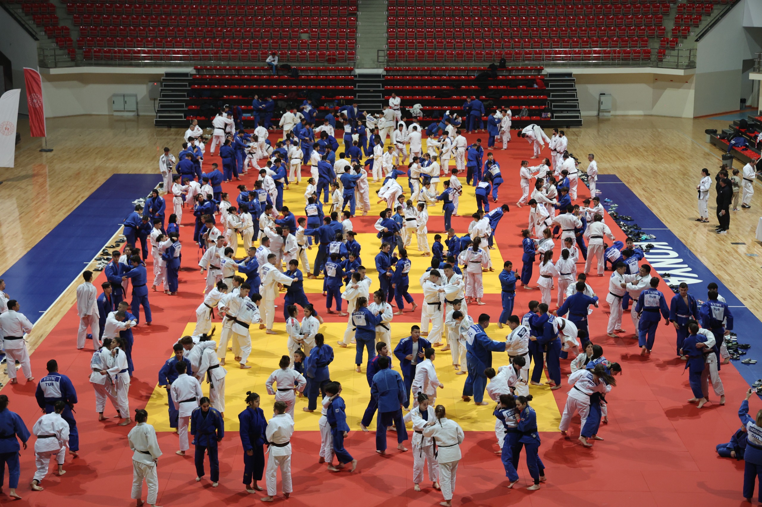 KONYA BÜYÜKŞEHİR MEVLANA ULUSLARARASI JUDO ÇALIŞMA KAMPI’NA EV SAHİPLİĞİ YAPIYOR