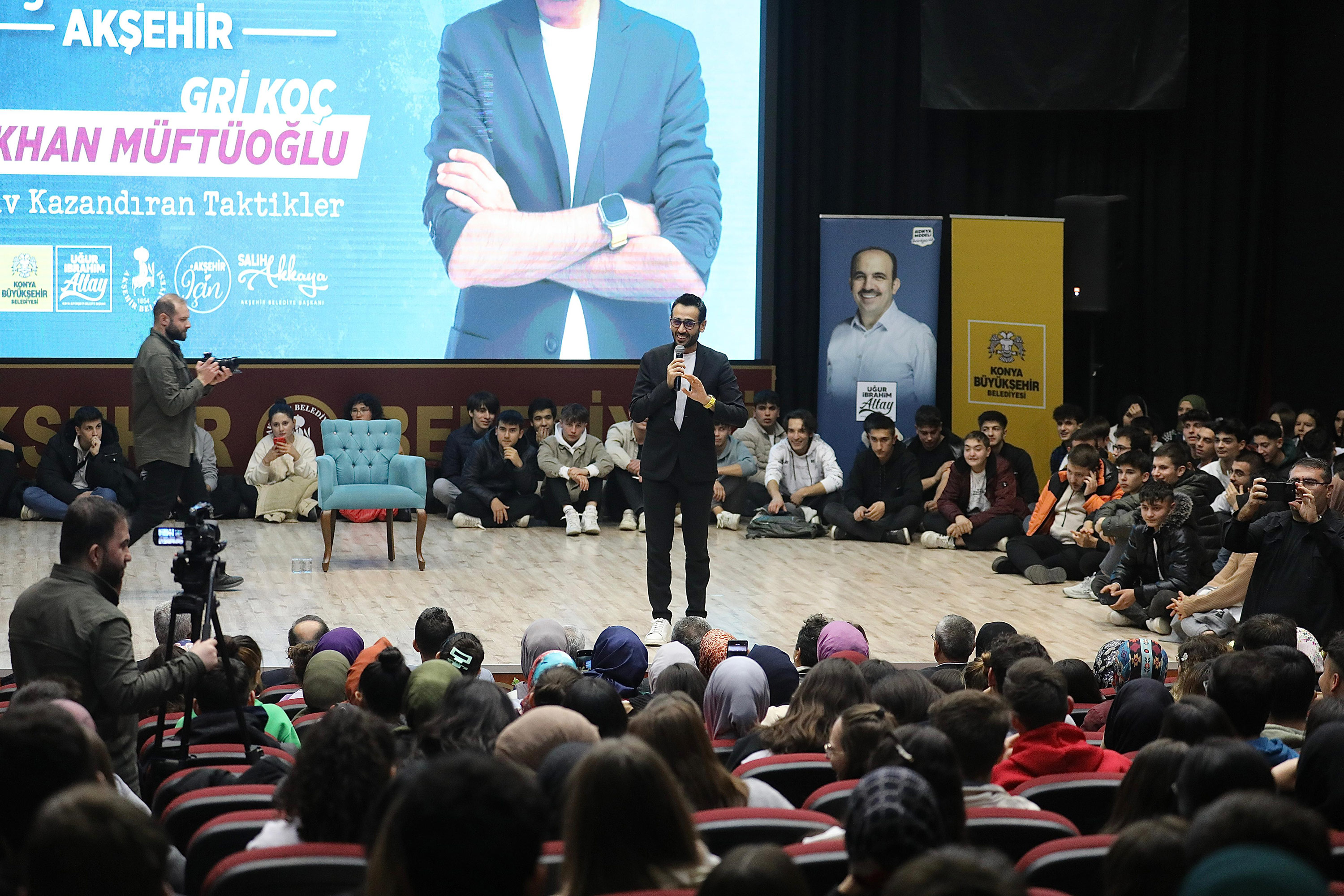 AKŞEHİRLİ ÖĞRENCİLERE “SINAV KAZANDIRAN TAKTİKLER” ANLATILDI