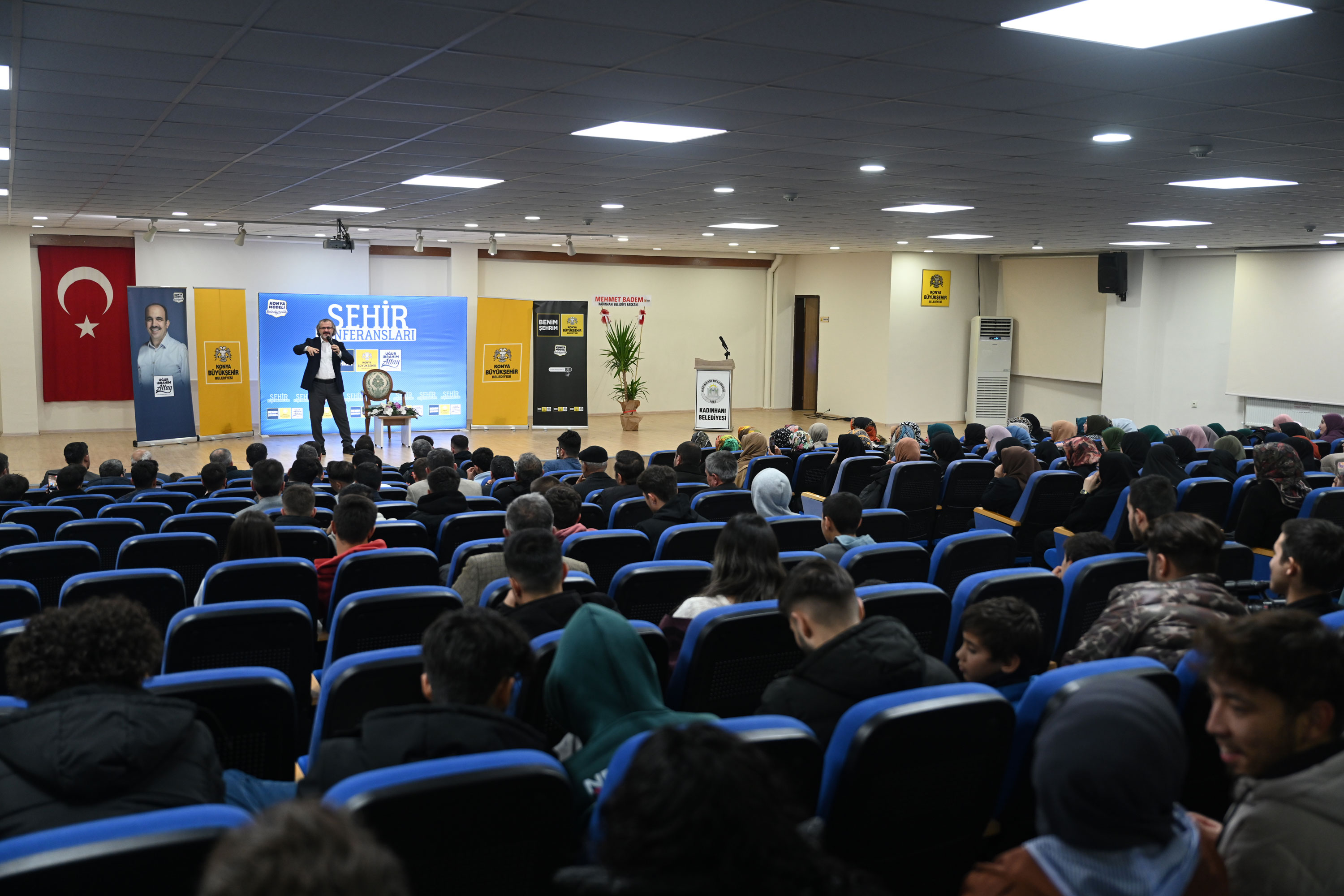 KONYA BÜYÜKŞEHİR BELEDİYESİ’NİN İLÇELERDEKİ ŞEHİR KONFERANSLARI DEVAM EDİYOR