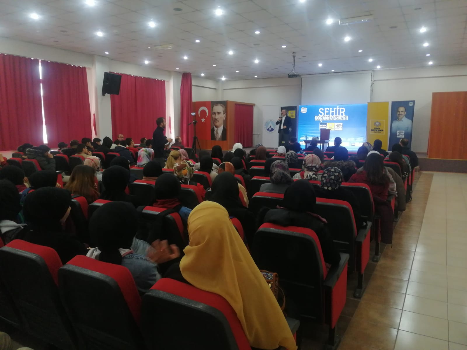 KONYA BÜYÜKŞEHİR BELEDİYESİ’NİN İLÇELERDEKİ ŞEHİR KONFERANSLARI DEVAM EDİYOR