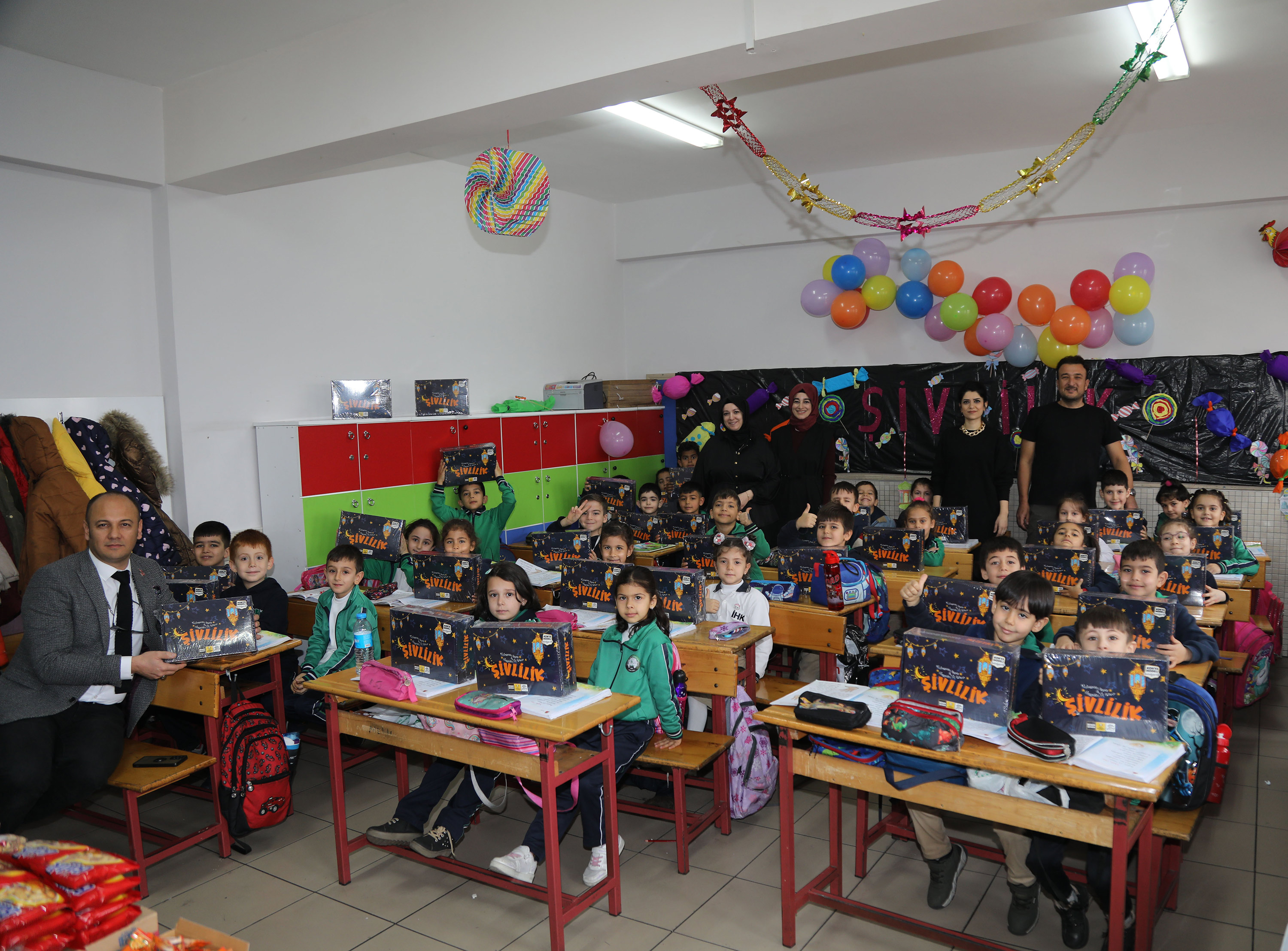 KONYA BÜYÜKŞEHİR ÇOCUKLARI ŞİVLİLİK HEDİYELERİYLE SEVİNDİRİYOR
