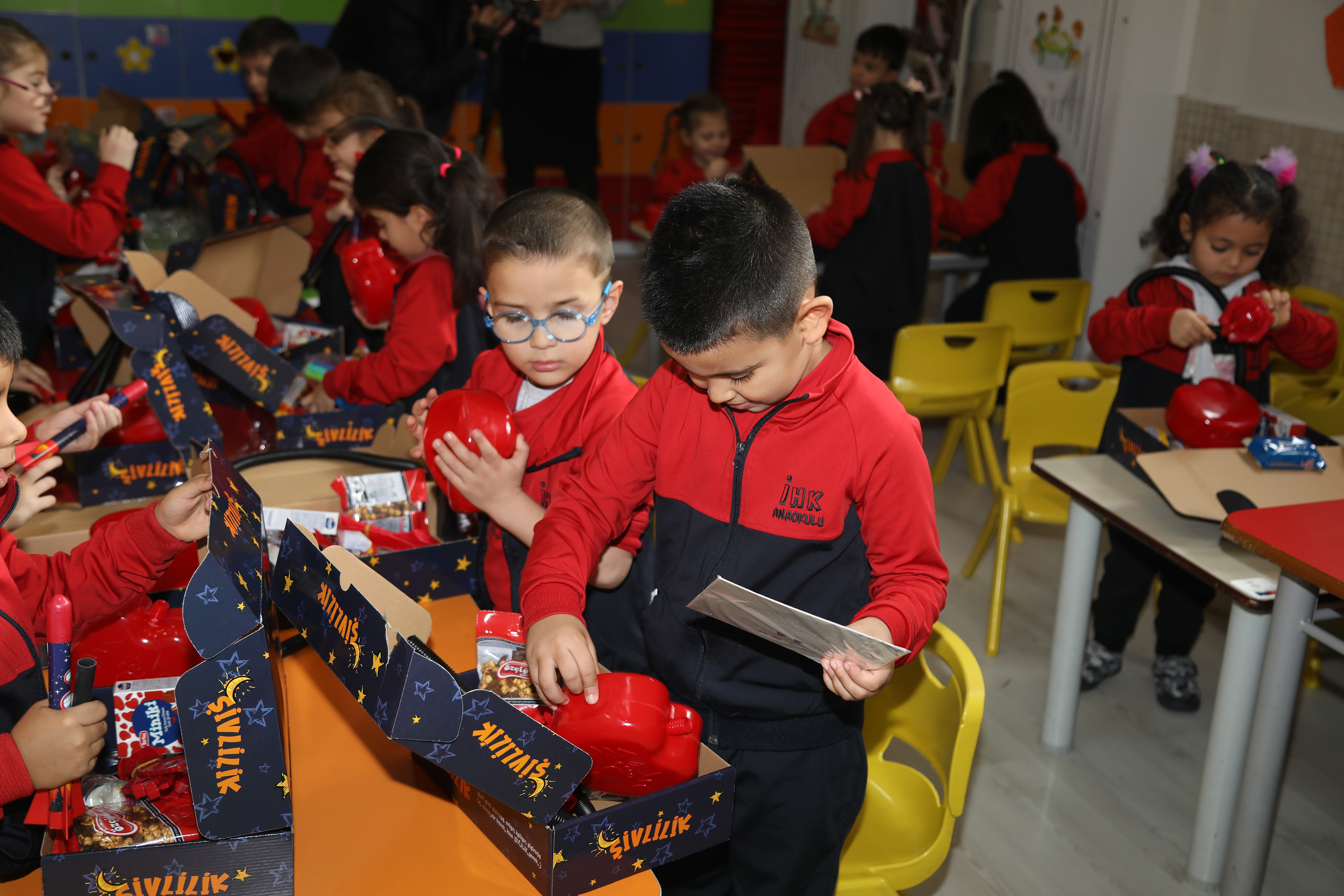 KONYA BÜYÜKŞEHİR ÇOCUKLARI ŞİVLİLİK HEDİYELERİYLE SEVİNDİRİYOR