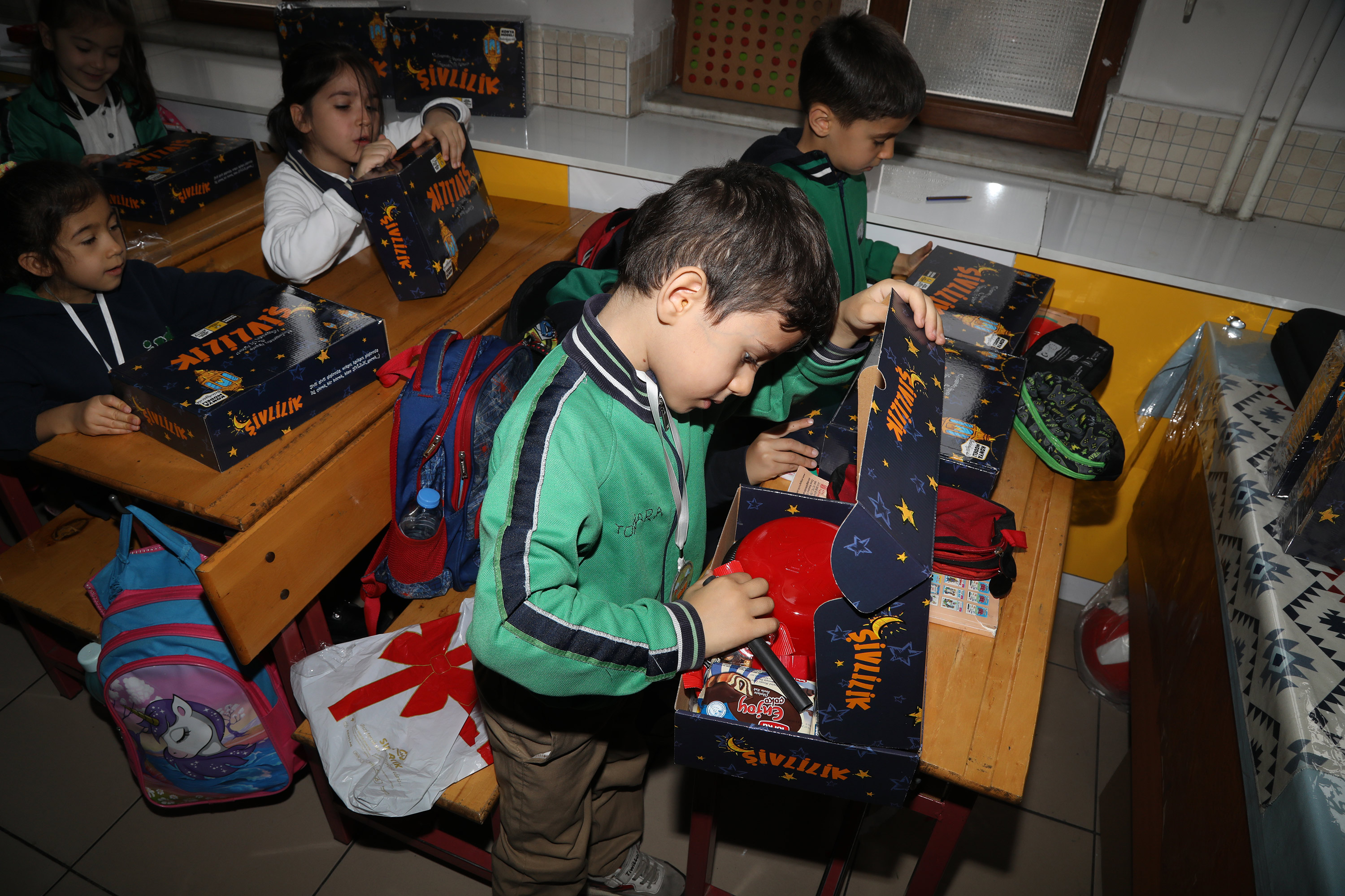 KONYA BÜYÜKŞEHİR ÇOCUKLARI ŞİVLİLİK HEDİYELERİYLE SEVİNDİRİYOR