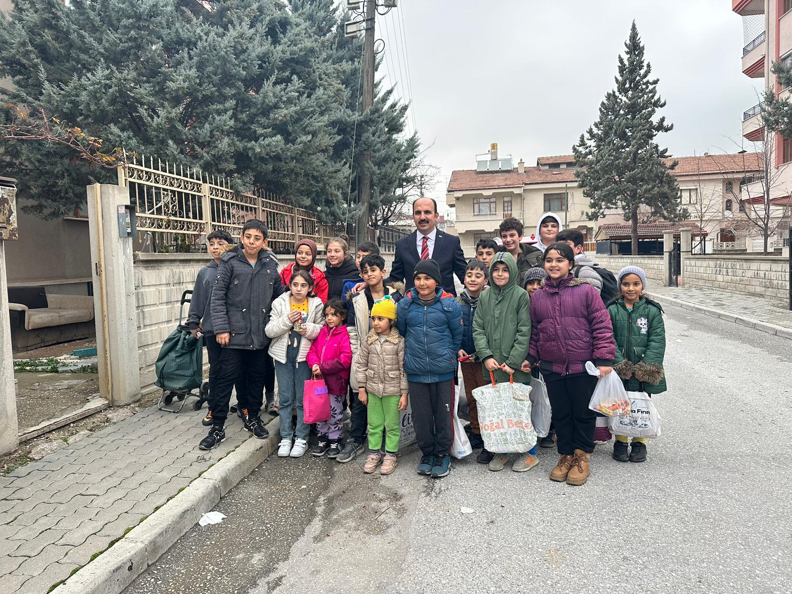 BAŞKAN ALTAY ÇOCUKLARIN ŞİVLİLİK COŞKUSUNA ORTAK OLDU