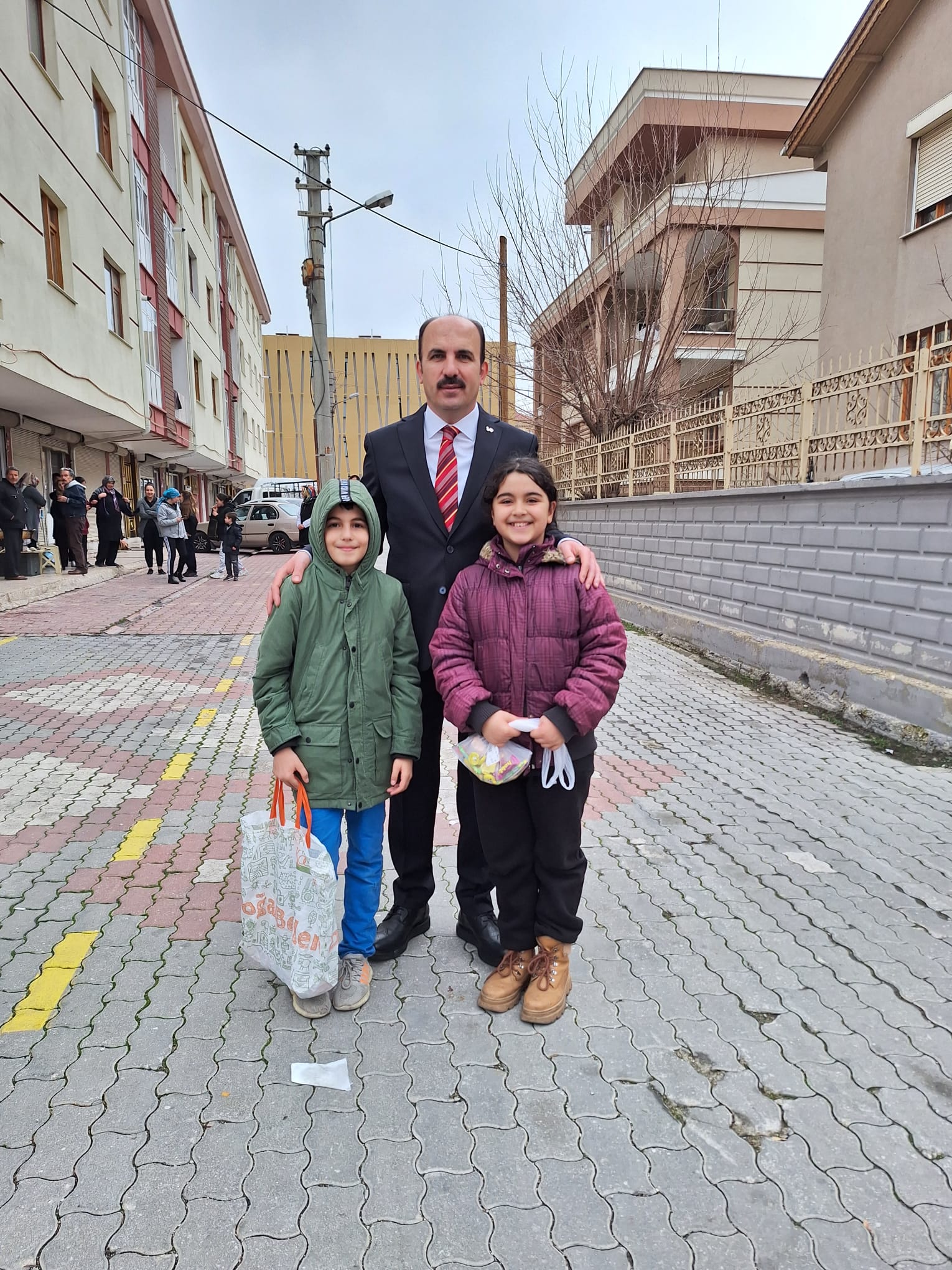 BAŞKAN ALTAY ÇOCUKLARIN ŞİVLİLİK COŞKUSUNA ORTAK OLDU