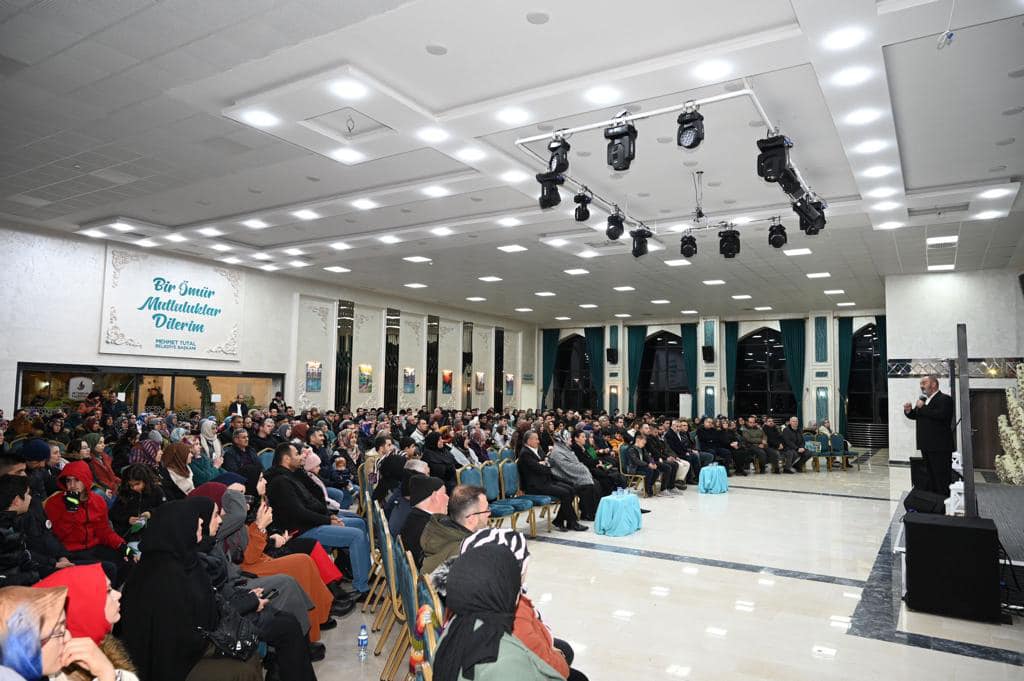 KONYA BÜYÜKŞEHİR’İN ŞEHİR KONFERANSLARINDA ŞEHİTLERİMİZ İÇİN DUA EDİLDİ