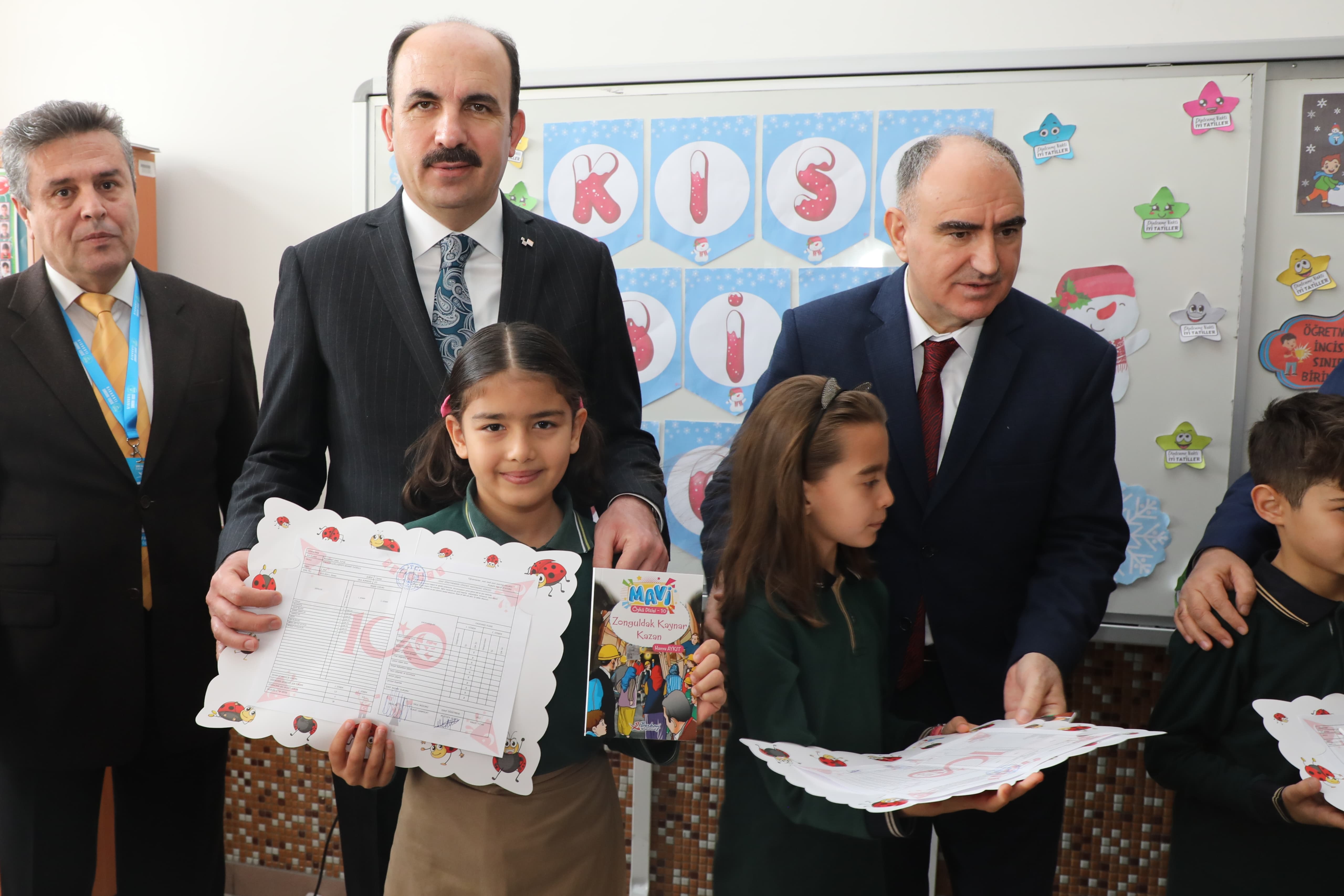 BAŞKAN ALTAY KARNE ALAN TÜM ÖĞRENCİLERİ TEBRİK ETTİ