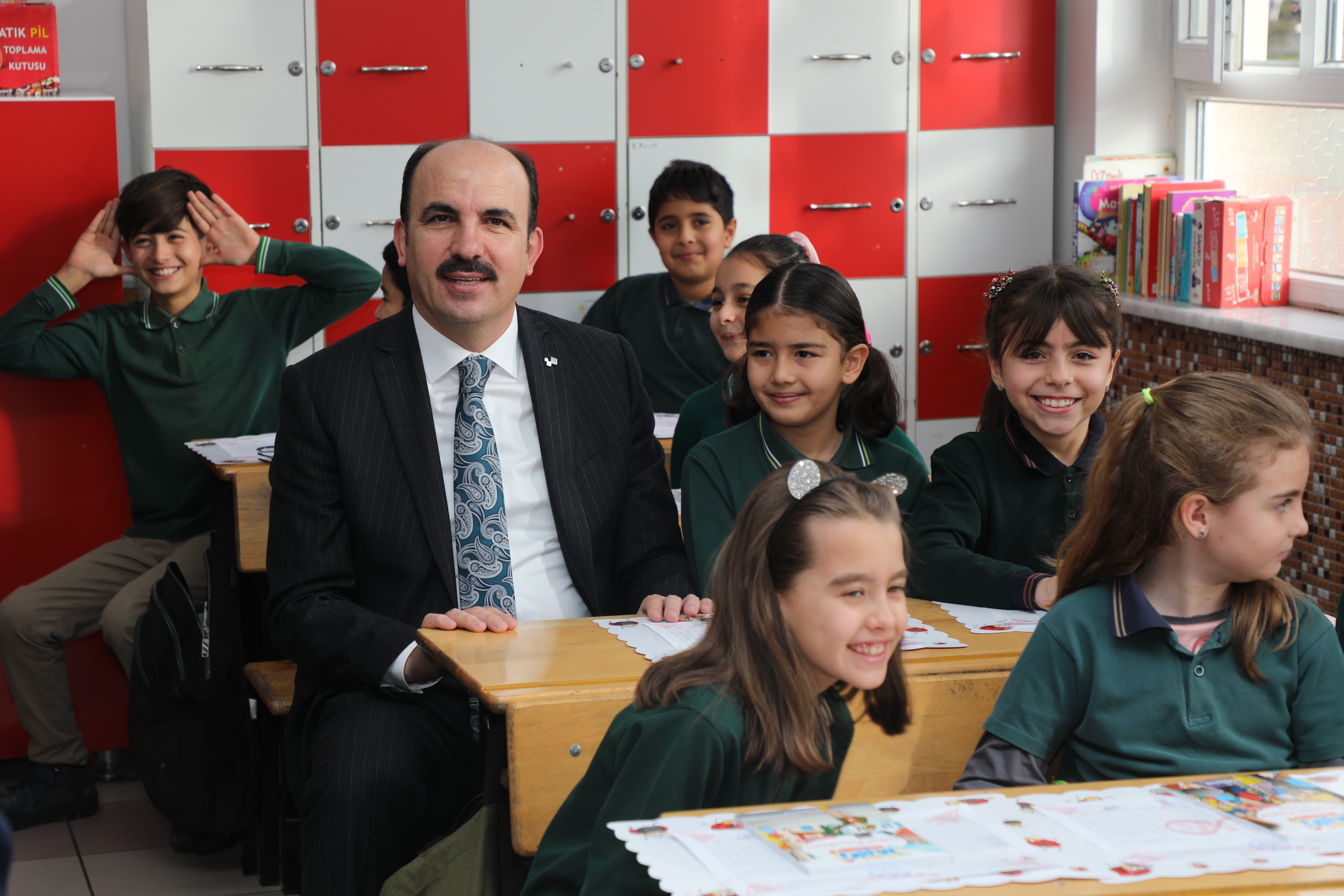 BAŞKAN ALTAY KARNE ALAN TÜM ÖĞRENCİLERİ TEBRİK ETTİ