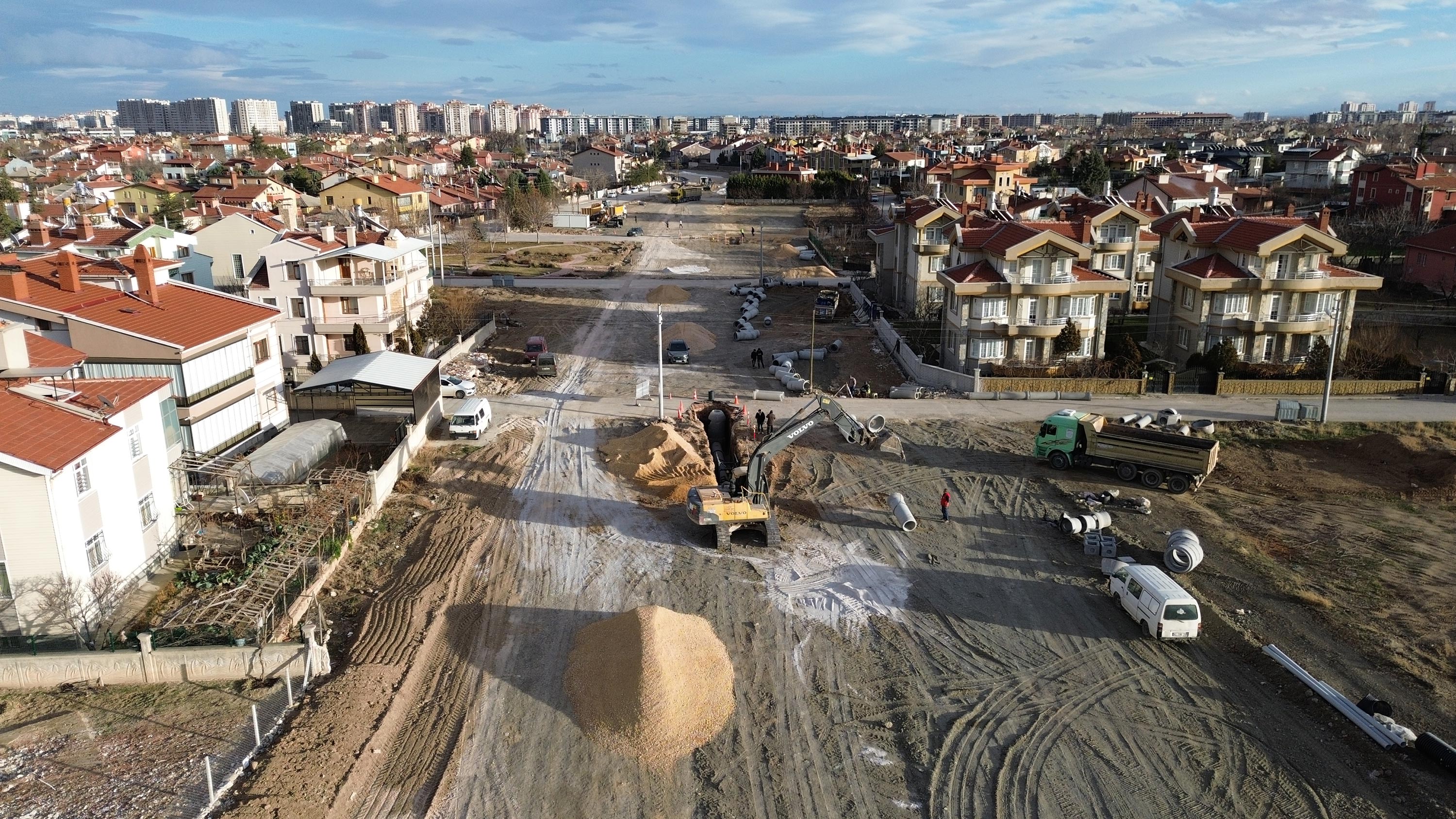 NECMETTİN ERBAKAN CADDESİ’NİN SU VE KANALİZASYON ALTYAPISI TAMAMLANIYOR