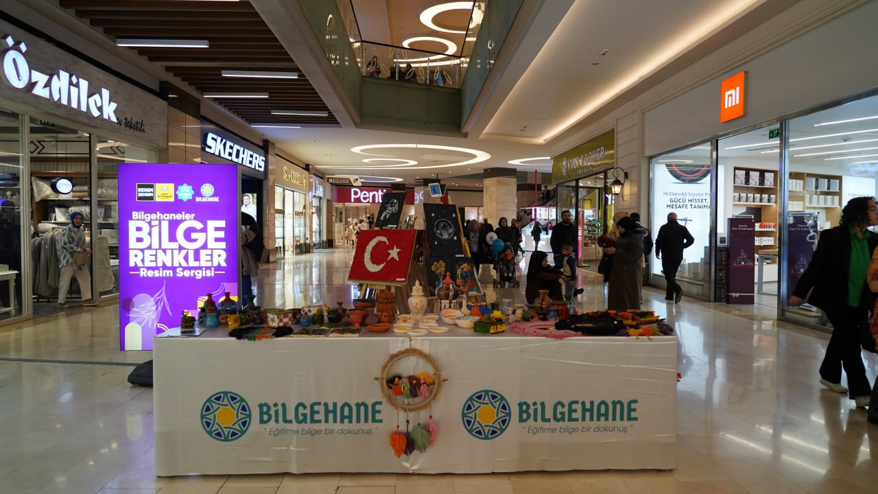 BİLGEHANE ÖĞRENCİLERİNİN “BİLGE RENKLER” SERGİSİ GÖRSEL ŞÖLEN OLUŞTURDU