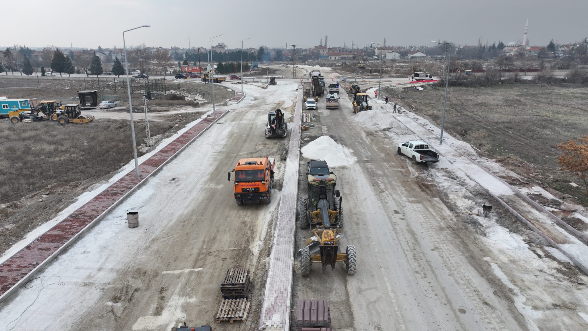 KONYA BÜYÜKŞEHİR NECMETTİN ERBAKAN CADDESİ’NDE YOĞUN BİR ÇALIŞMA SÜRDÜRÜYOR