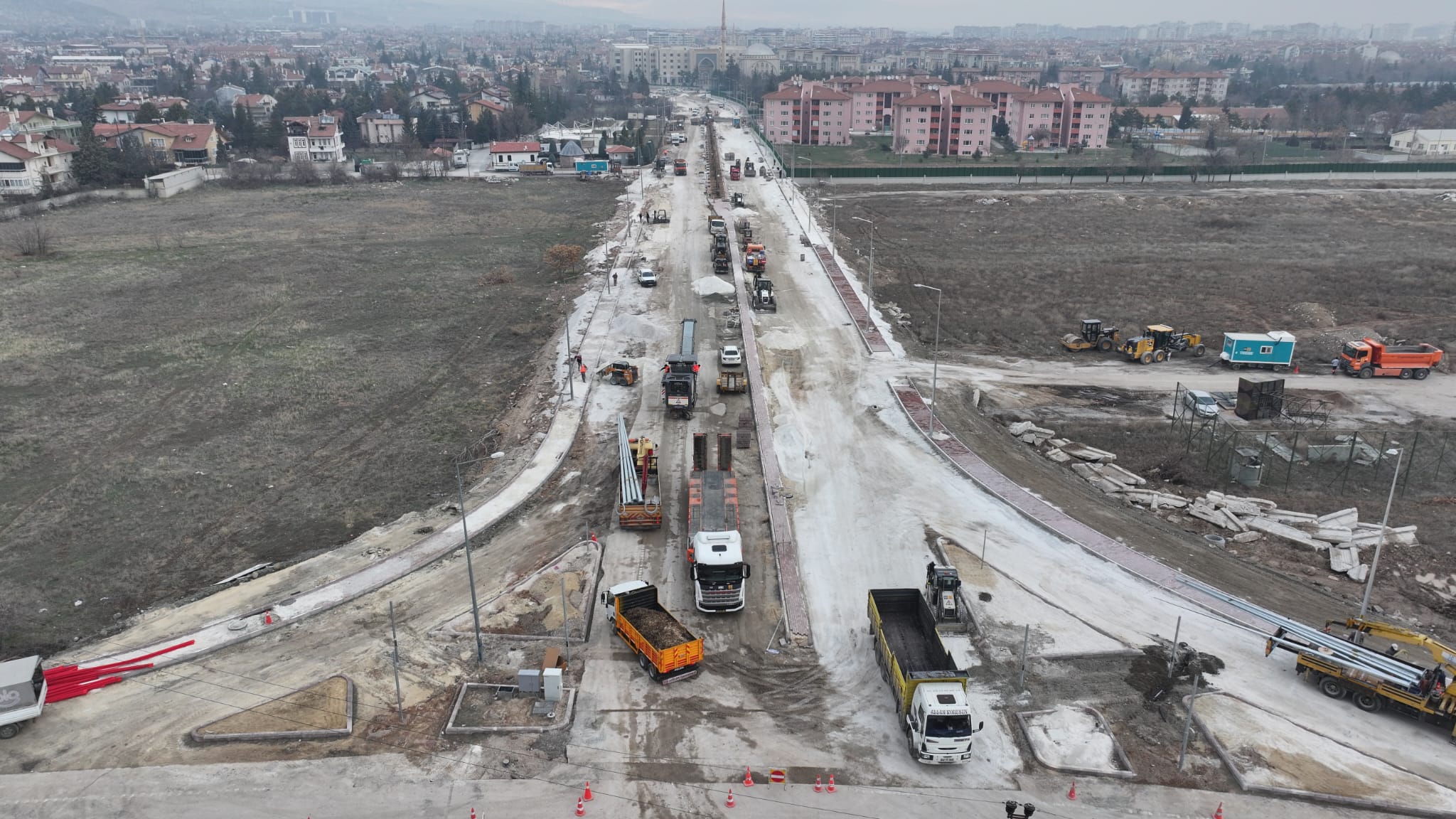 KONYA BÜYÜKŞEHİR NECMETTİN ERBAKAN CADDESİ’NDE YOĞUN BİR ÇALIŞMA SÜRDÜRÜYOR