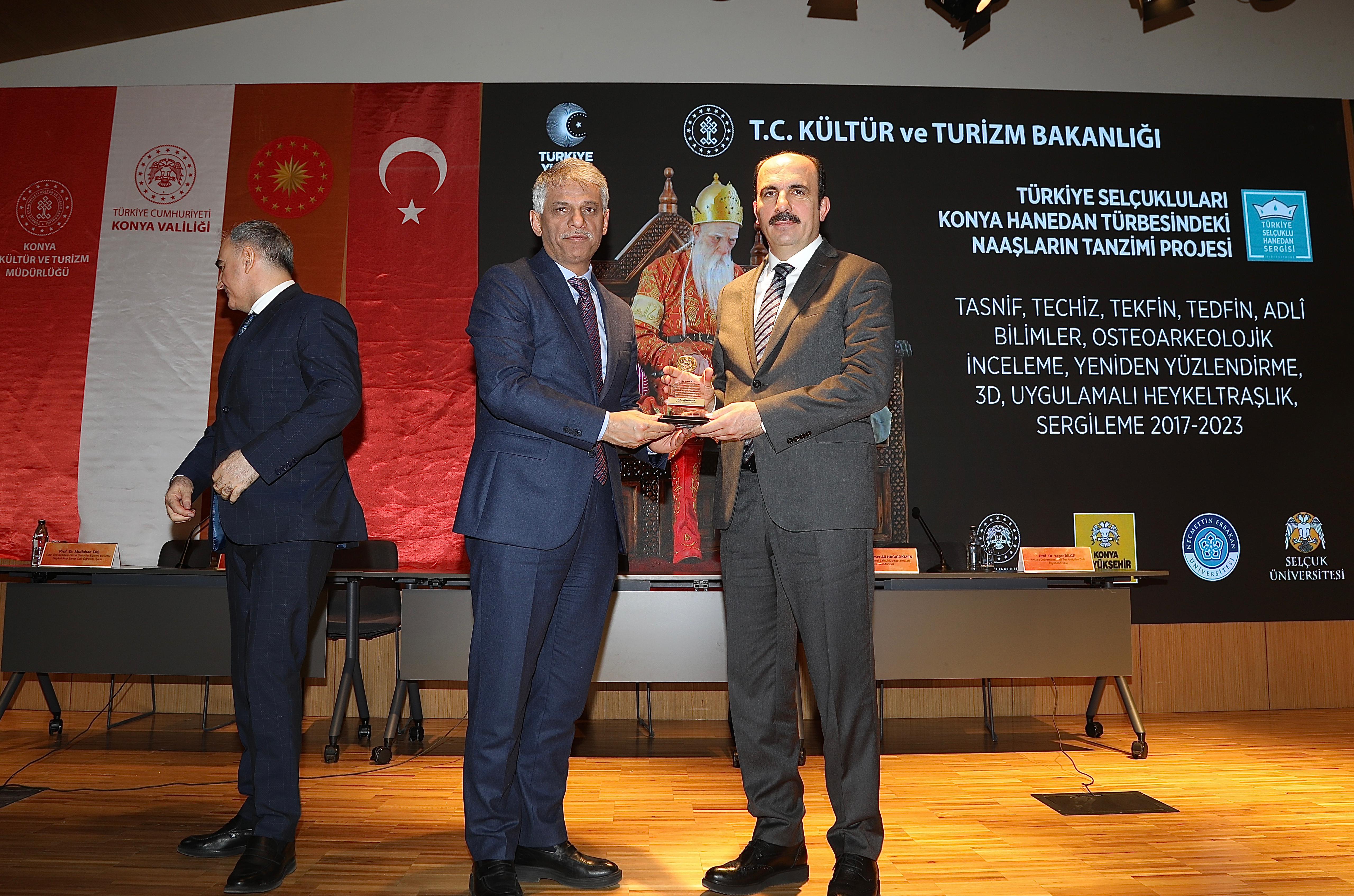 “TÜRKİYE SELÇUKLULARI KONYA HANEDAN TÜRBESİNDEKİ NAAŞLARIN TANZİMİ PROJESİ” PANELİ KONYA BÜYÜKŞEHİR’İN EV SAHİPLİĞİNDE YAPILDI