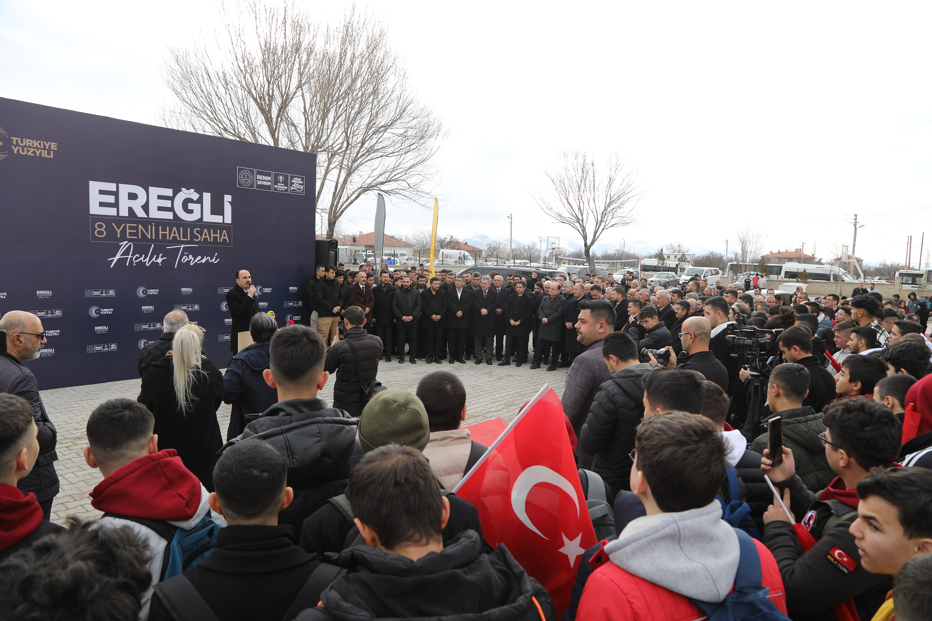 KONYA BÜYÜKŞEHİR’İN EREĞLİ’YE KAZANDIRDIĞI 8 HALI SAHANIN AÇILIŞI YAPILDI