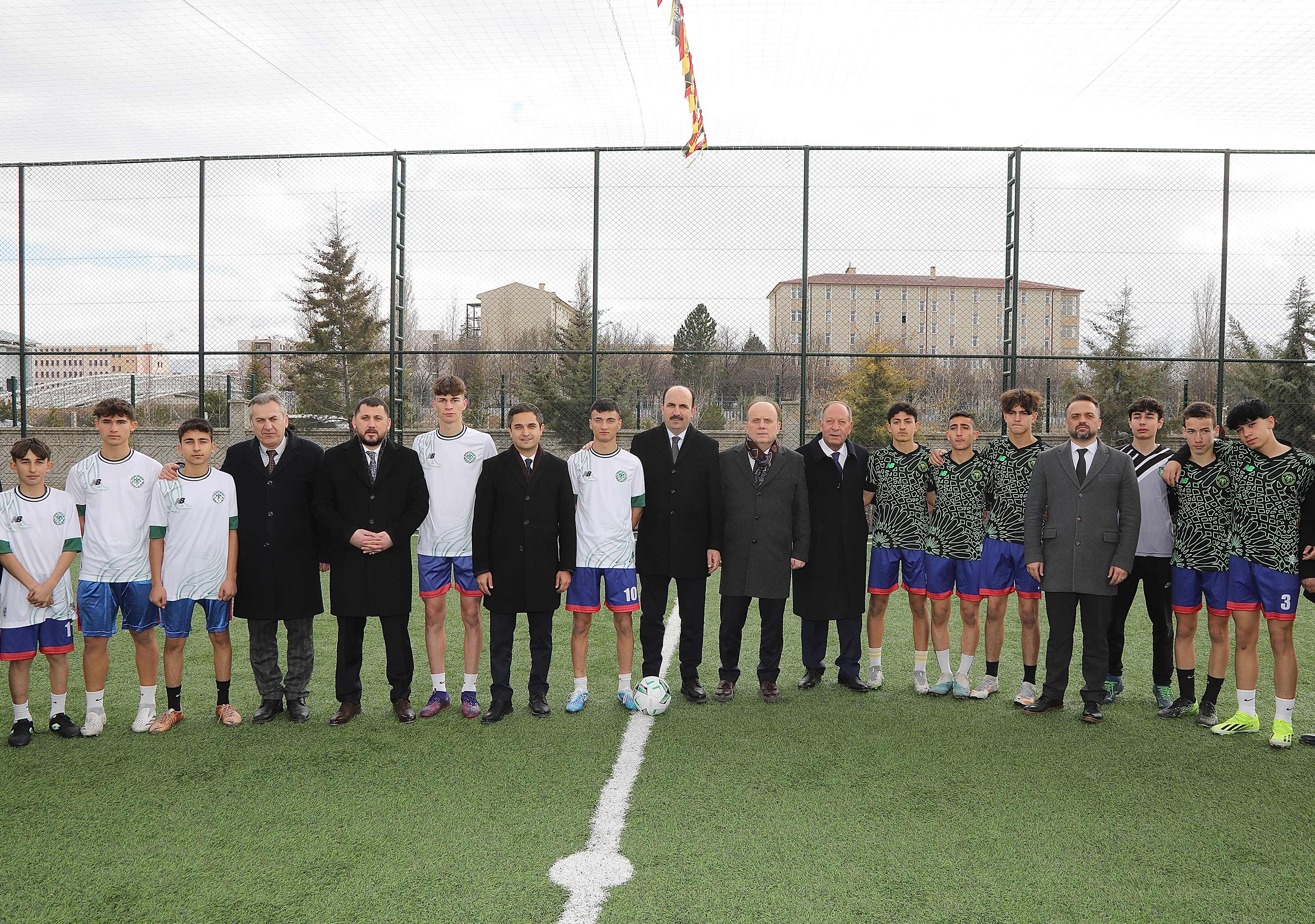 KONYA BÜYÜKŞEHİR’İN EREĞLİ’YE KAZANDIRDIĞI 8 HALI SAHANIN AÇILIŞI YAPILDI