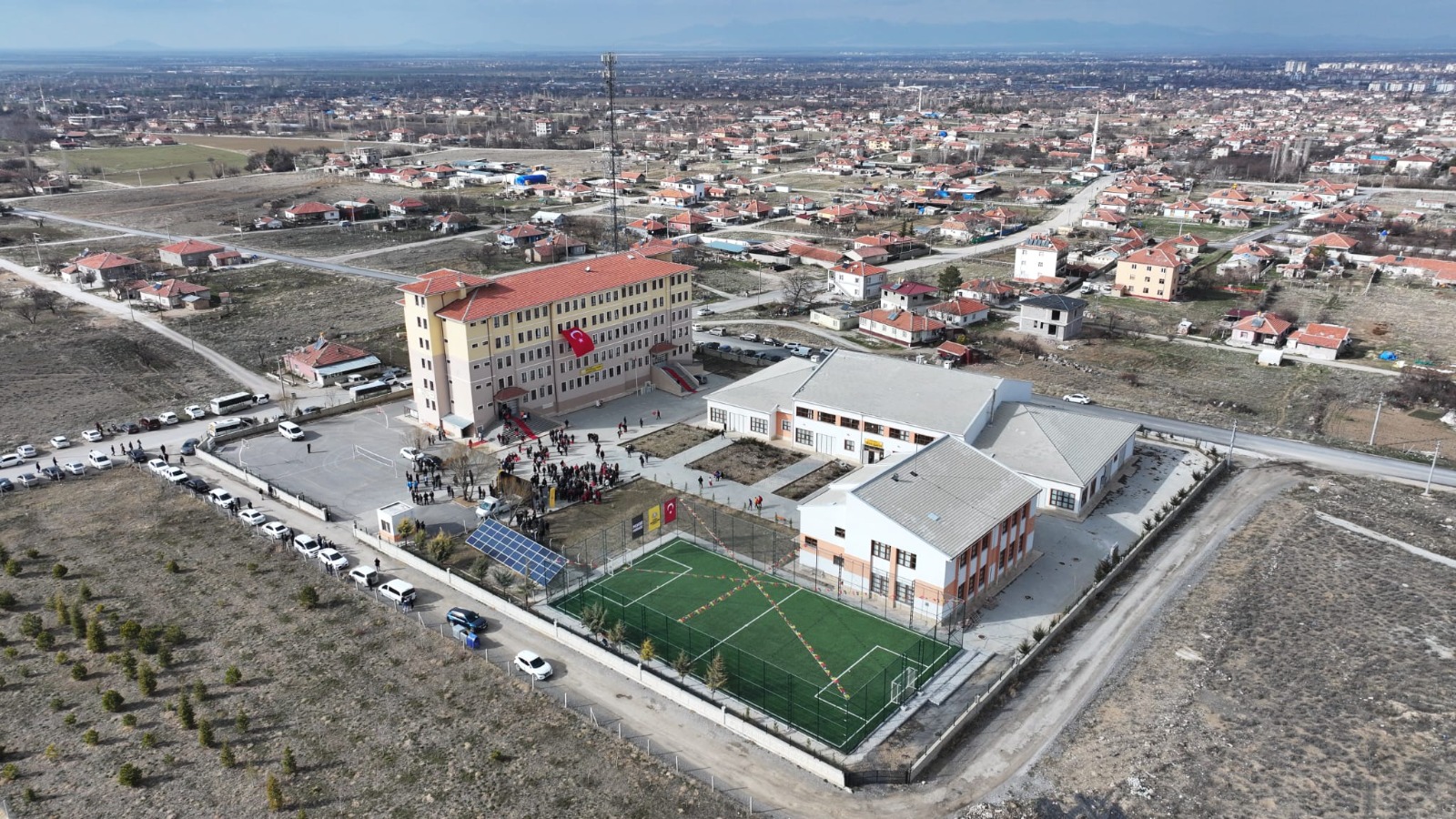 KONYA BÜYÜKŞEHİR’İN EREĞLİ’YE KAZANDIRDIĞI 8 HALI SAHANIN AÇILIŞI YAPILDI