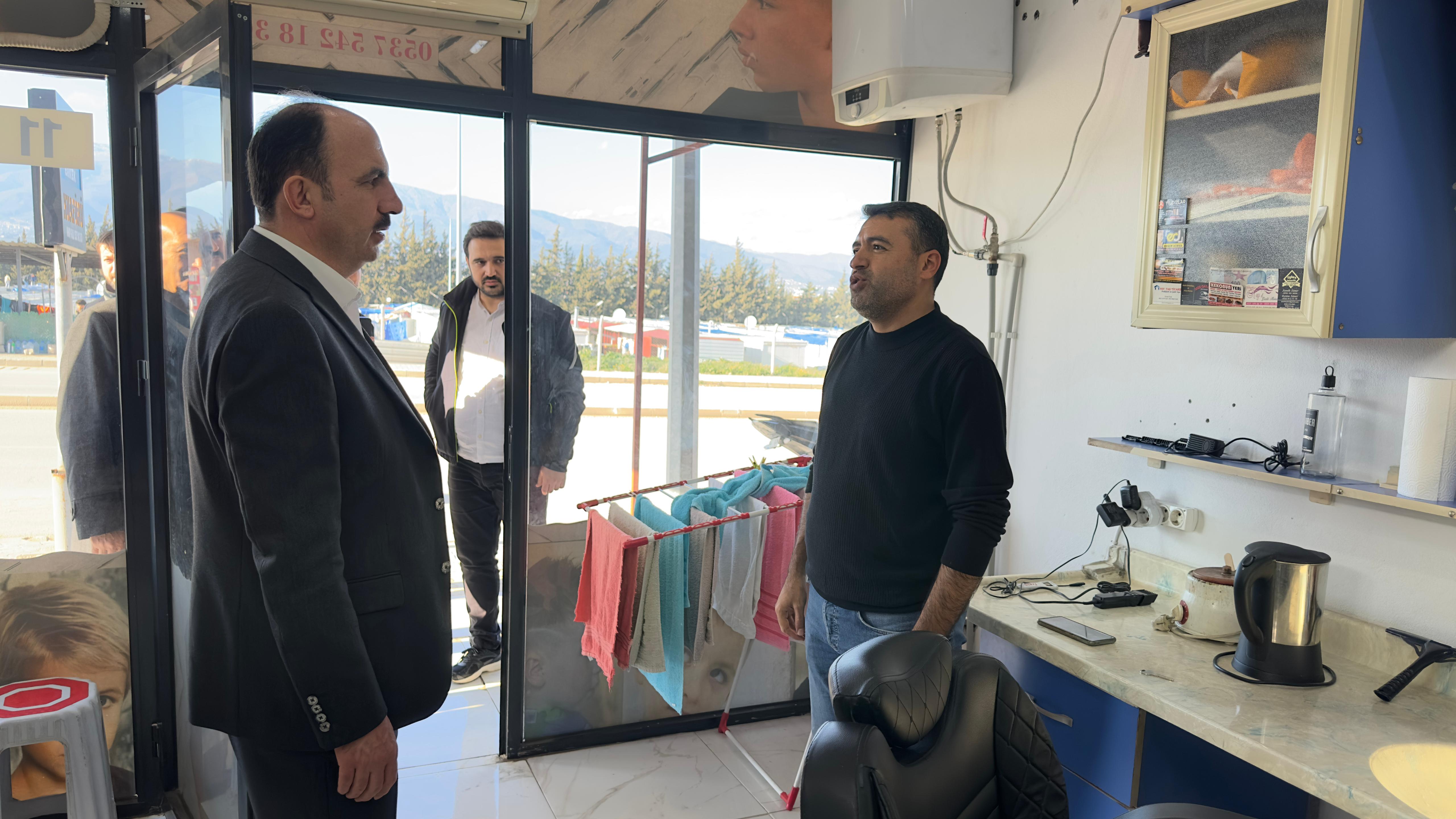 BAŞKAN ALTAY HATAY’DA DEPREMZEDE VATANDAŞLARLA BULUŞTU