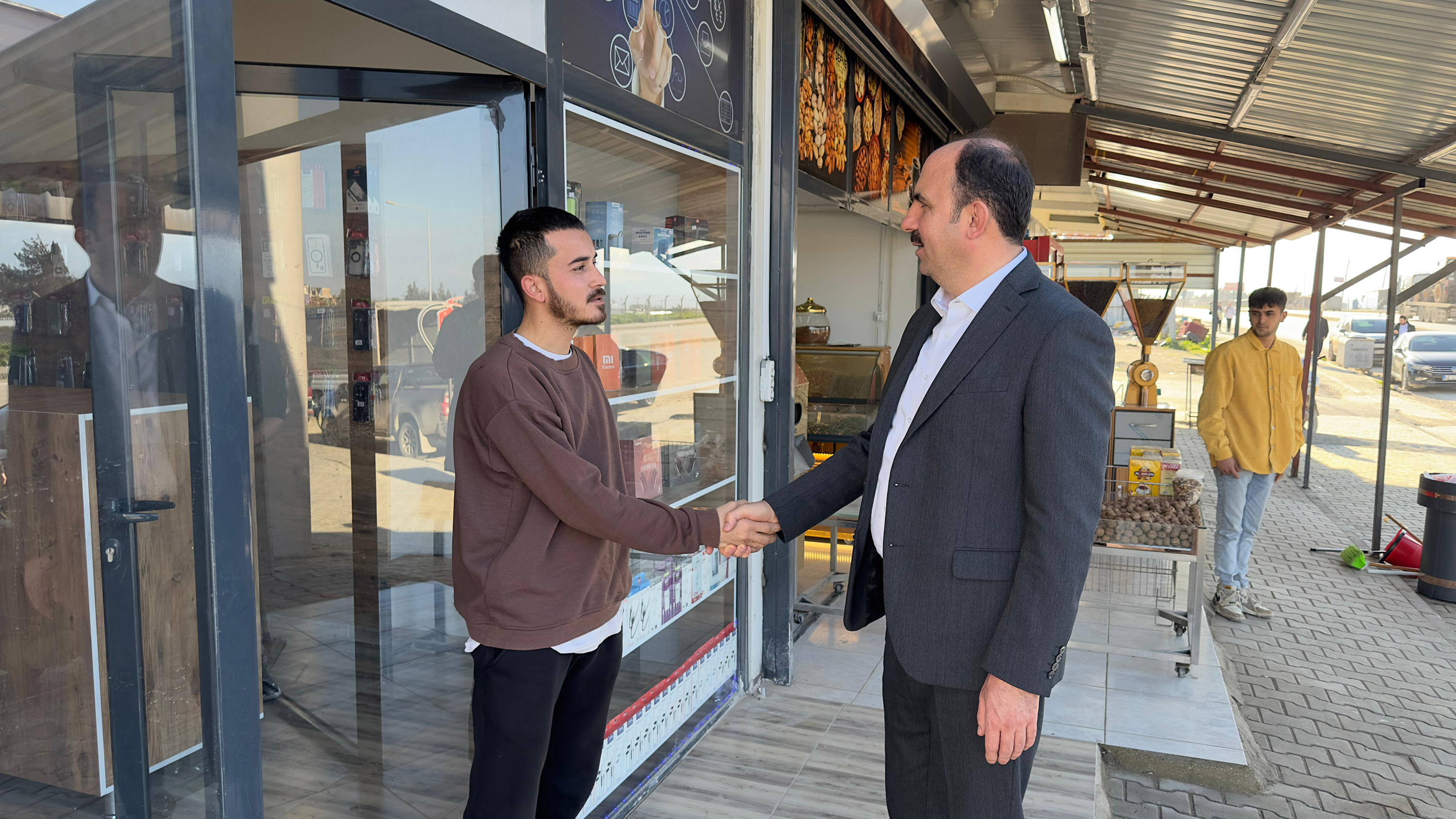 BAŞKAN ALTAY HATAY’DA DEPREMZEDE VATANDAŞLARLA BULUŞTU