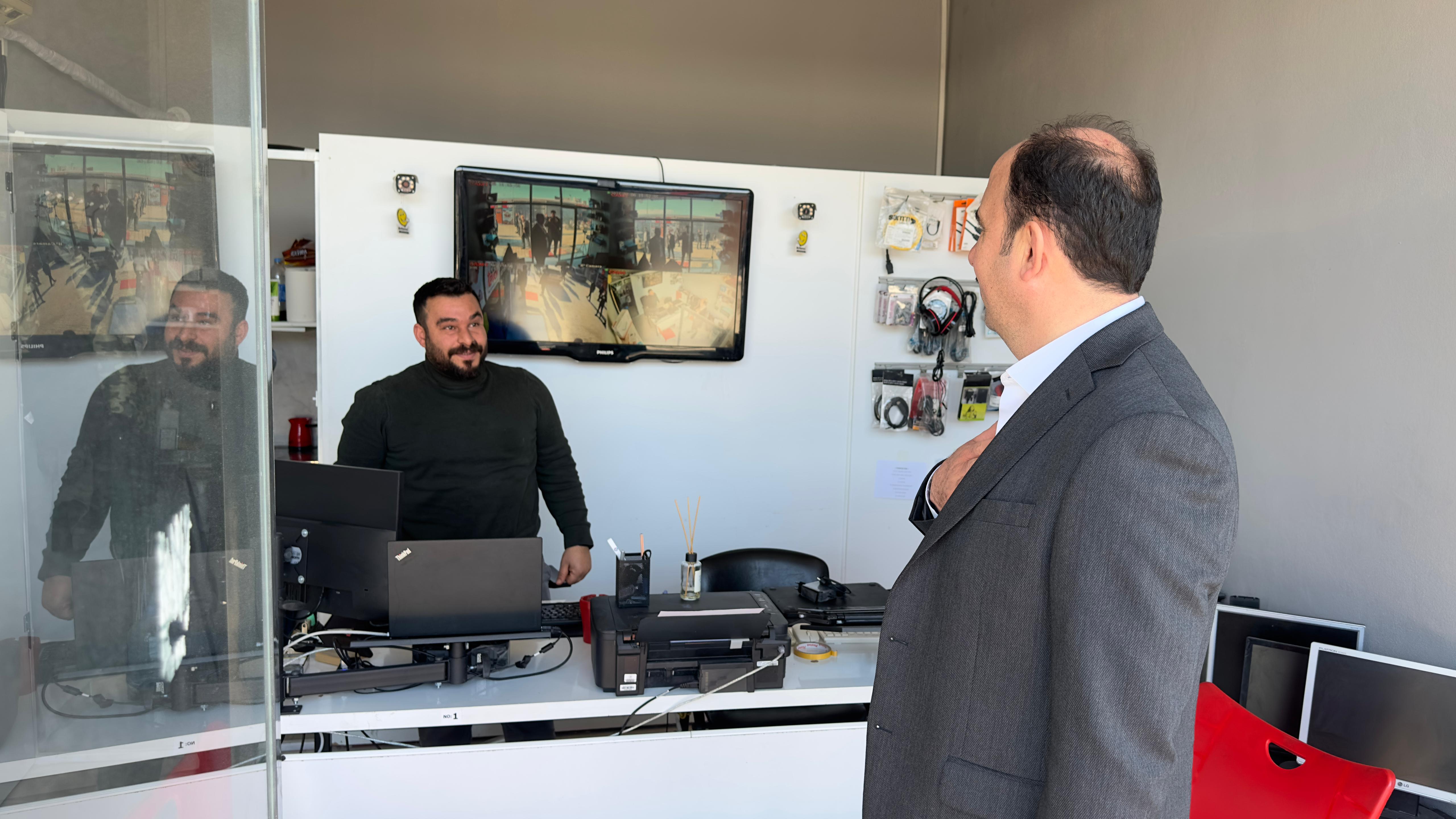 BAŞKAN ALTAY HATAY’DA DEPREMZEDE VATANDAŞLARLA BULUŞTU