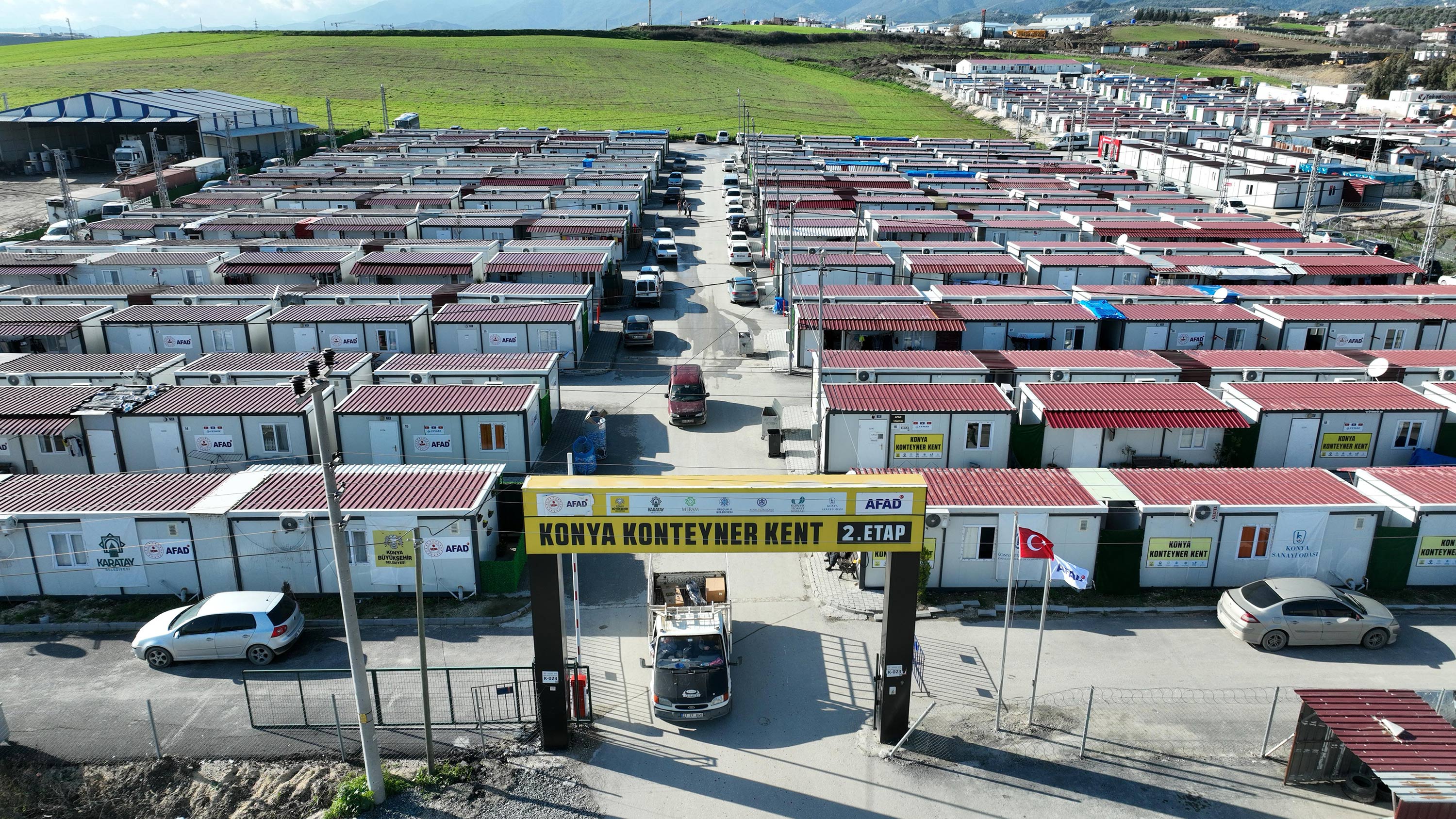 BAŞKAN ALTAY HATAY’DA DEPREMZEDE VATANDAŞLARLA BULUŞTU