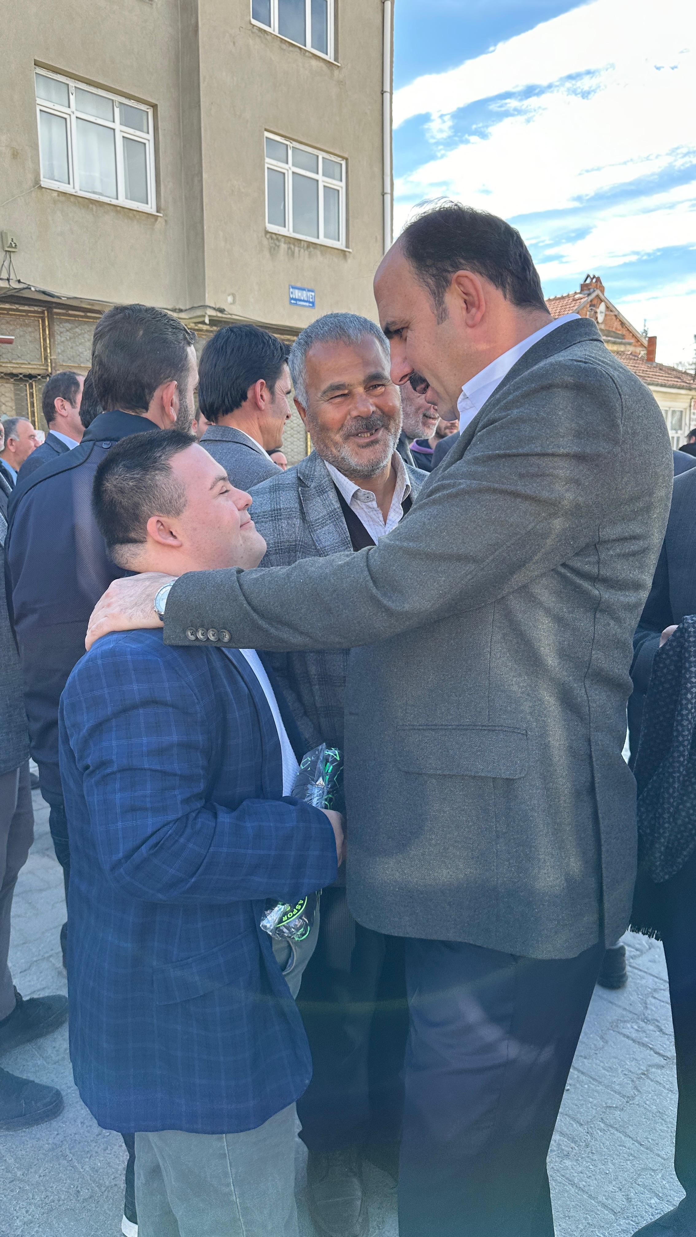 BAŞKAN ALTAY: “BİZ KALDIRIMLARI ALTINDAN, YOLLARI GÜMÜŞTEN YAPSAK KONYALILARIN HAKKINI ÖDEYEMEYİZ”