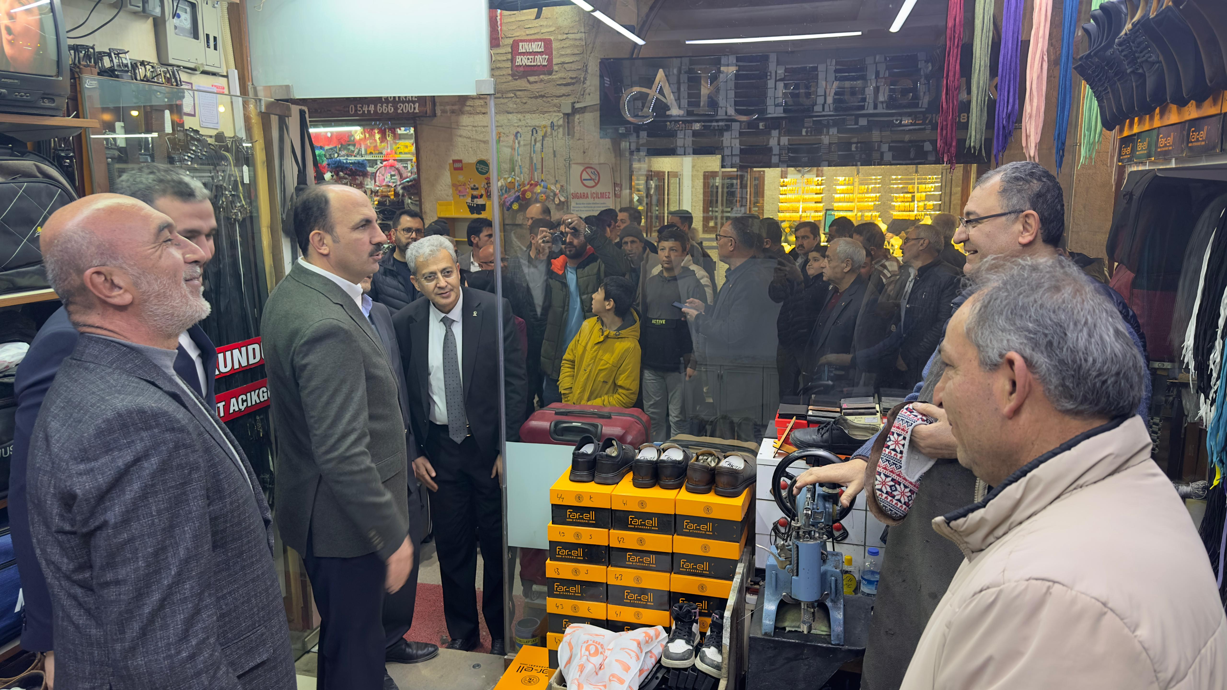 BAŞKAN ALTAY: “BİZ KALDIRIMLARI ALTINDAN, YOLLARI GÜMÜŞTEN YAPSAK KONYALILARIN HAKKINI ÖDEYEMEYİZ”