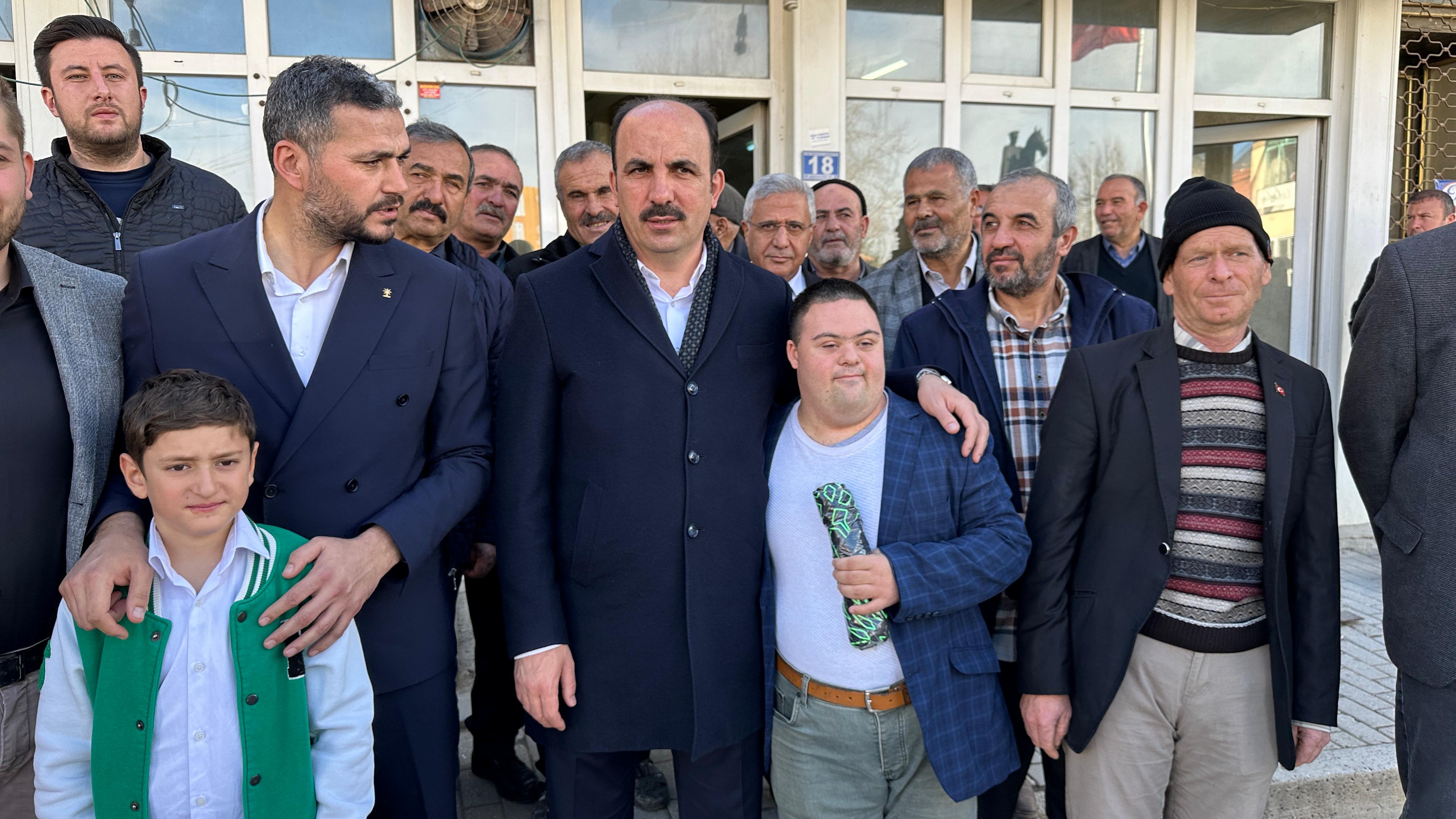 BAŞKAN ALTAY: “BİZ KALDIRIMLARI ALTINDAN, YOLLARI GÜMÜŞTEN YAPSAK KONYALILARIN HAKKINI ÖDEYEMEYİZ”