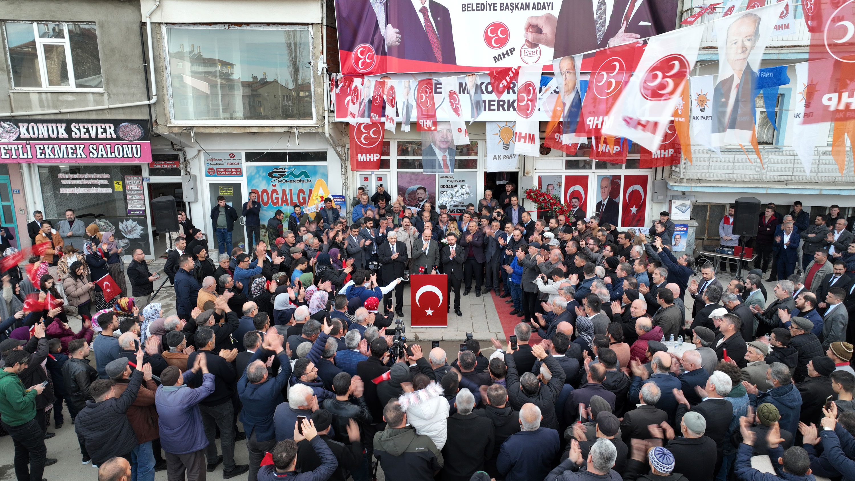 BAŞKAN ALTAY: “VERDİĞİMİZ SÖZLERİ BİR BİR YERİNE GETİRMENİN MUTLULUĞUNU YAŞIYORUZ”