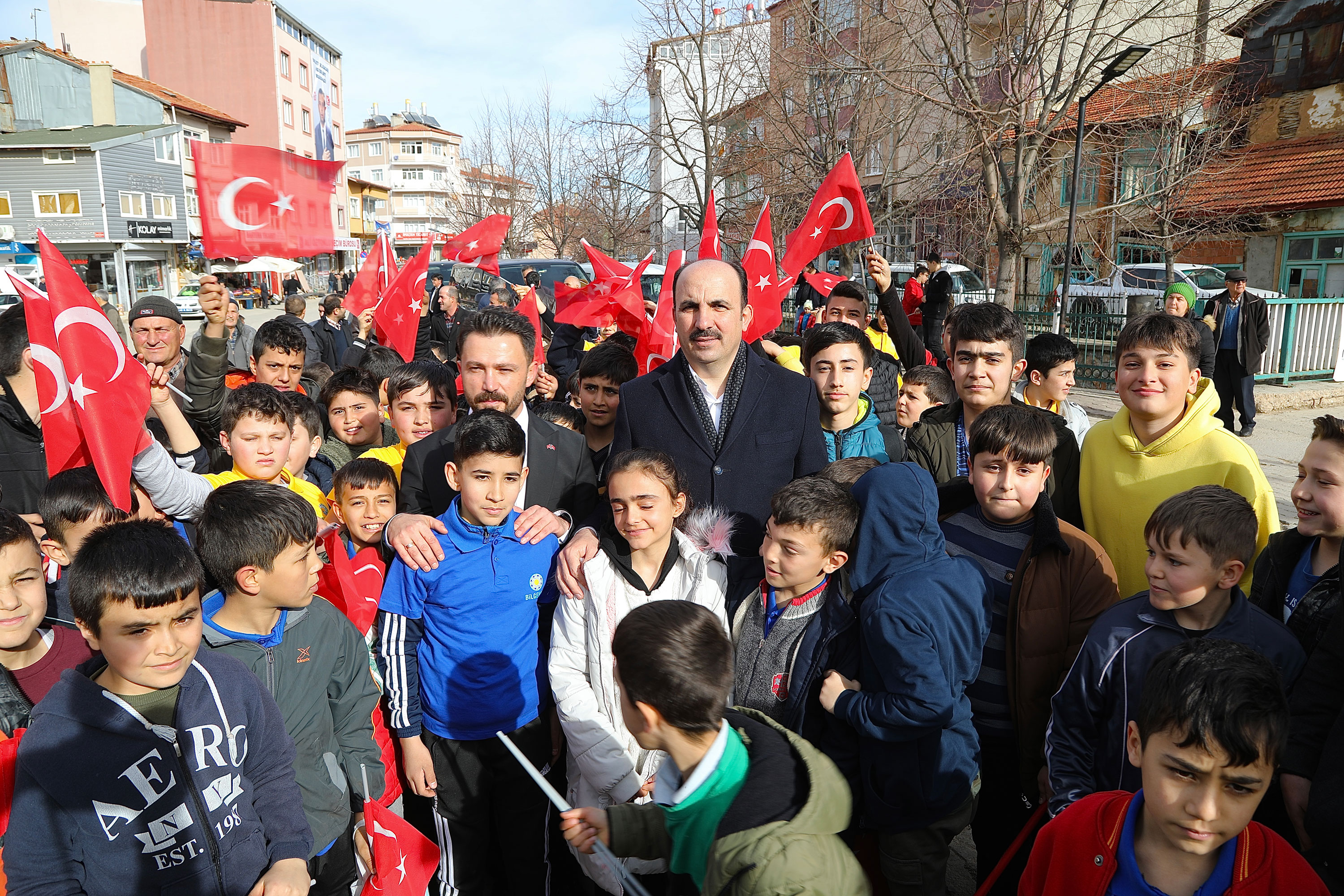 BAŞKAN ALTAY: “VERDİĞİMİZ SÖZLERİ BİR BİR YERİNE GETİRMENİN MUTLULUĞUNU YAŞIYORUZ”