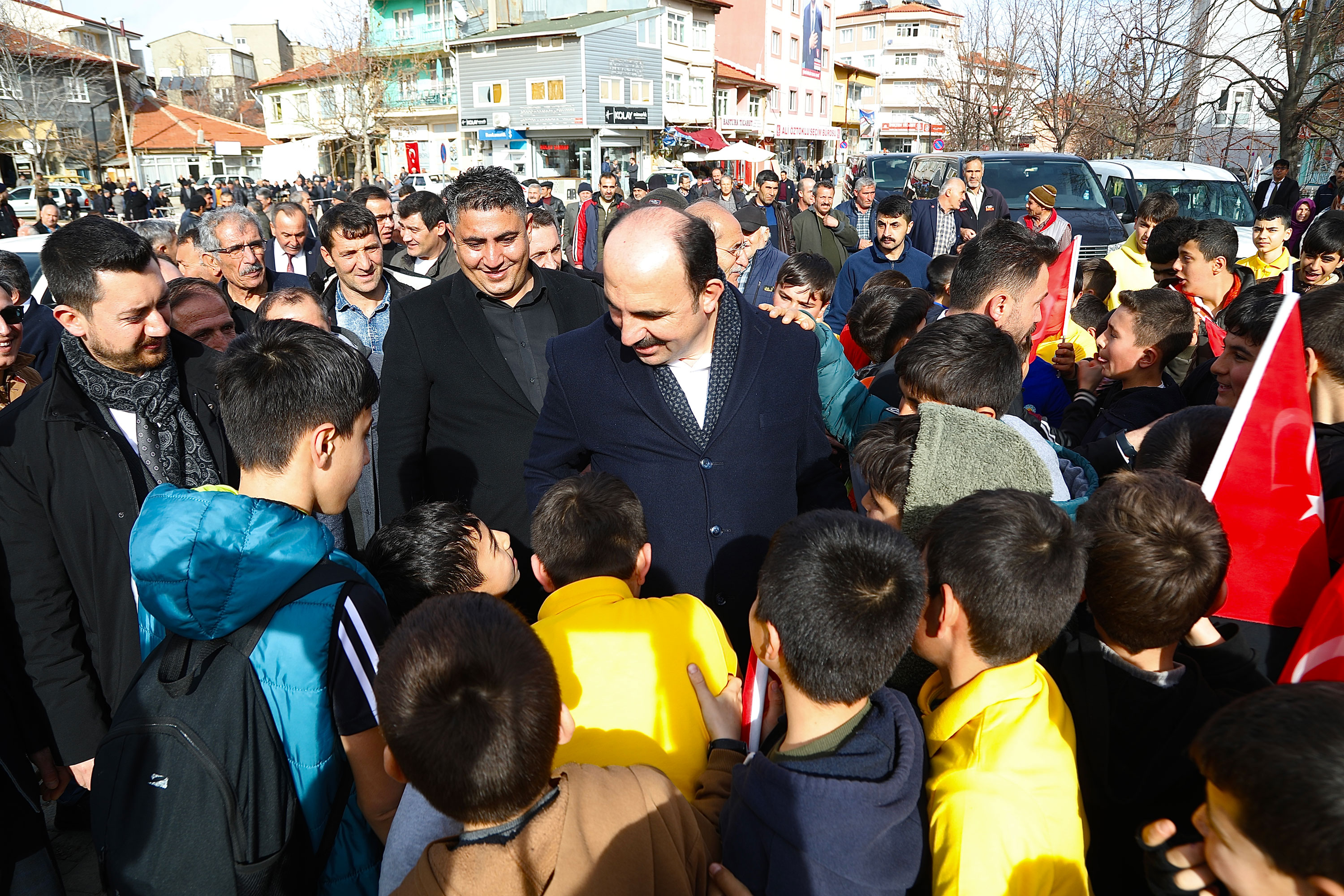 BAŞKAN ALTAY: “VERDİĞİMİZ SÖZLERİ BİR BİR YERİNE GETİRMENİN MUTLULUĞUNU YAŞIYORUZ”