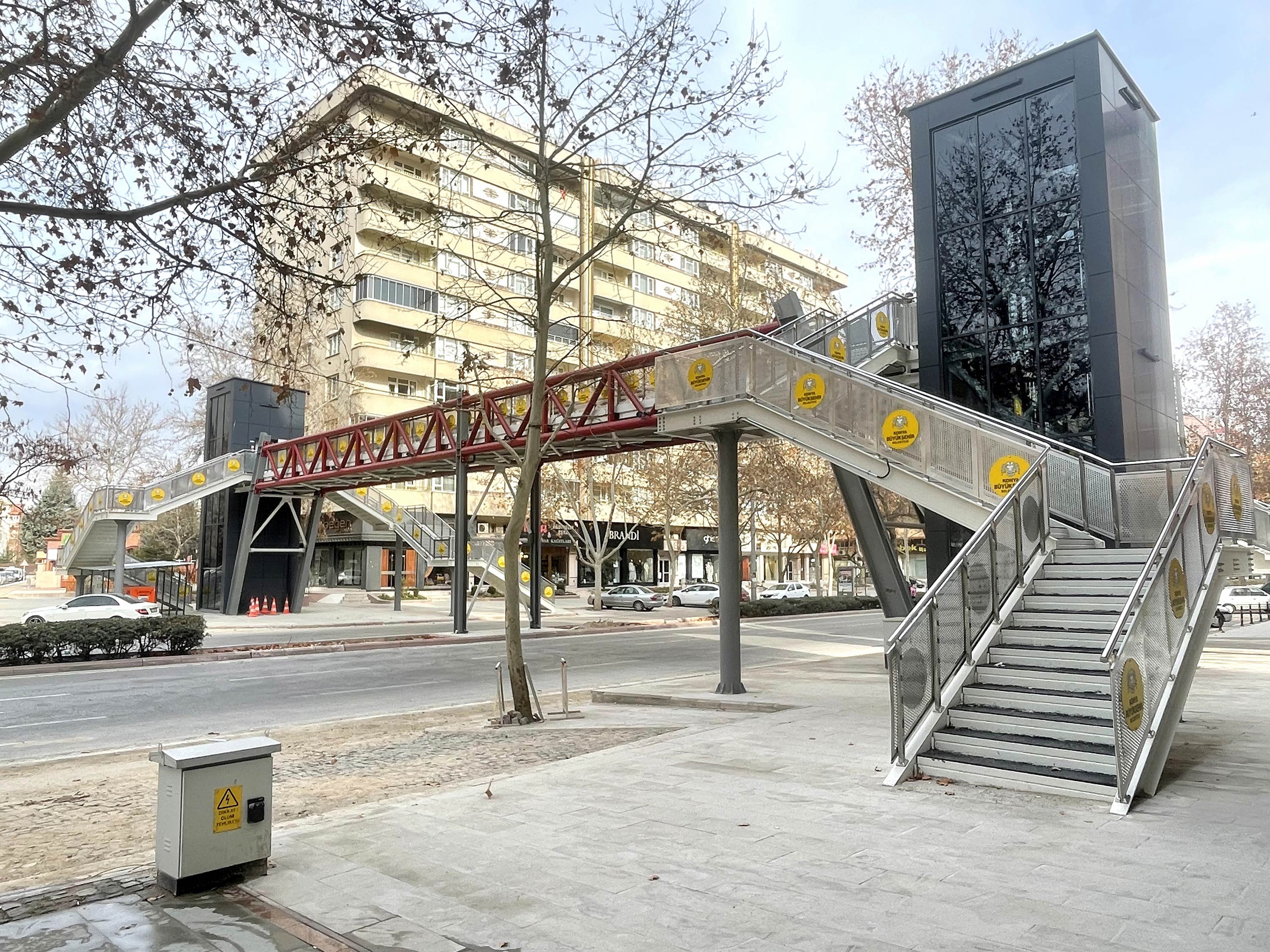 BAŞKAN ALTAY: “KONYA’YA YENİ YAYA ÜST GEÇİTLERİ KAZANDIRIYORUZ”