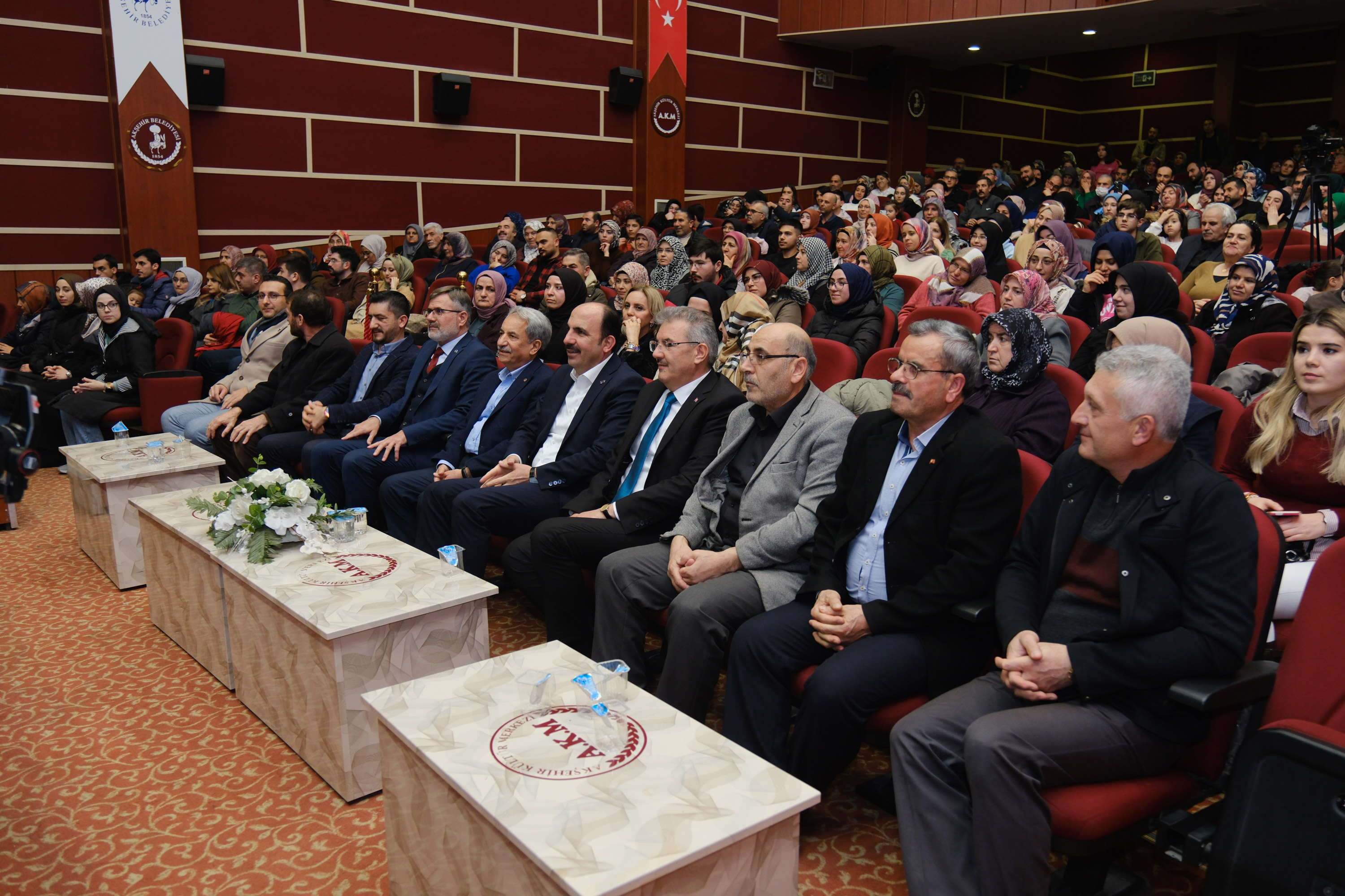 BAŞKAN ALTAY AKŞEHİR’DE DÜZENLENEN ŞEHİR KONFERANSLARI’NA KATILDI