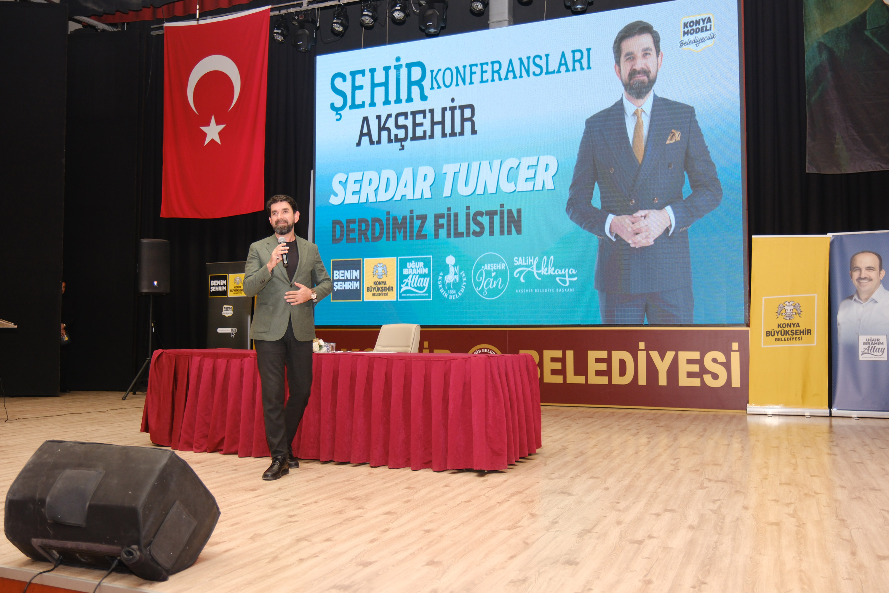 BAŞKAN ALTAY AKŞEHİR’DE DÜZENLENEN ŞEHİR KONFERANSLARI’NA KATILDI