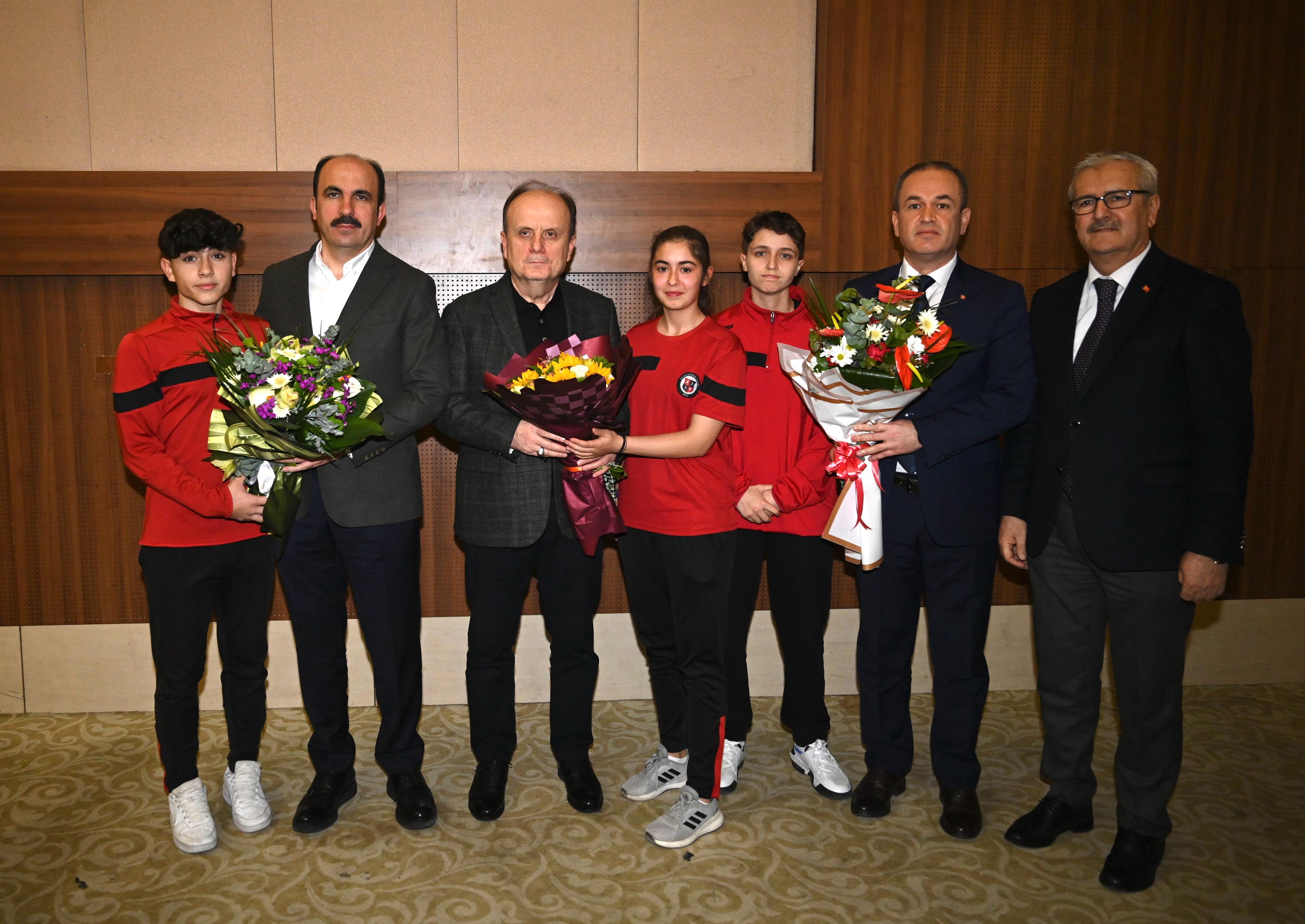 KONYA BÜYÜKŞEHİR AMATÖR SPOR KULÜPLERİNE 7,5 MİLYON LİRALIK MALZEME DESTEĞİNDE BULUNDU
