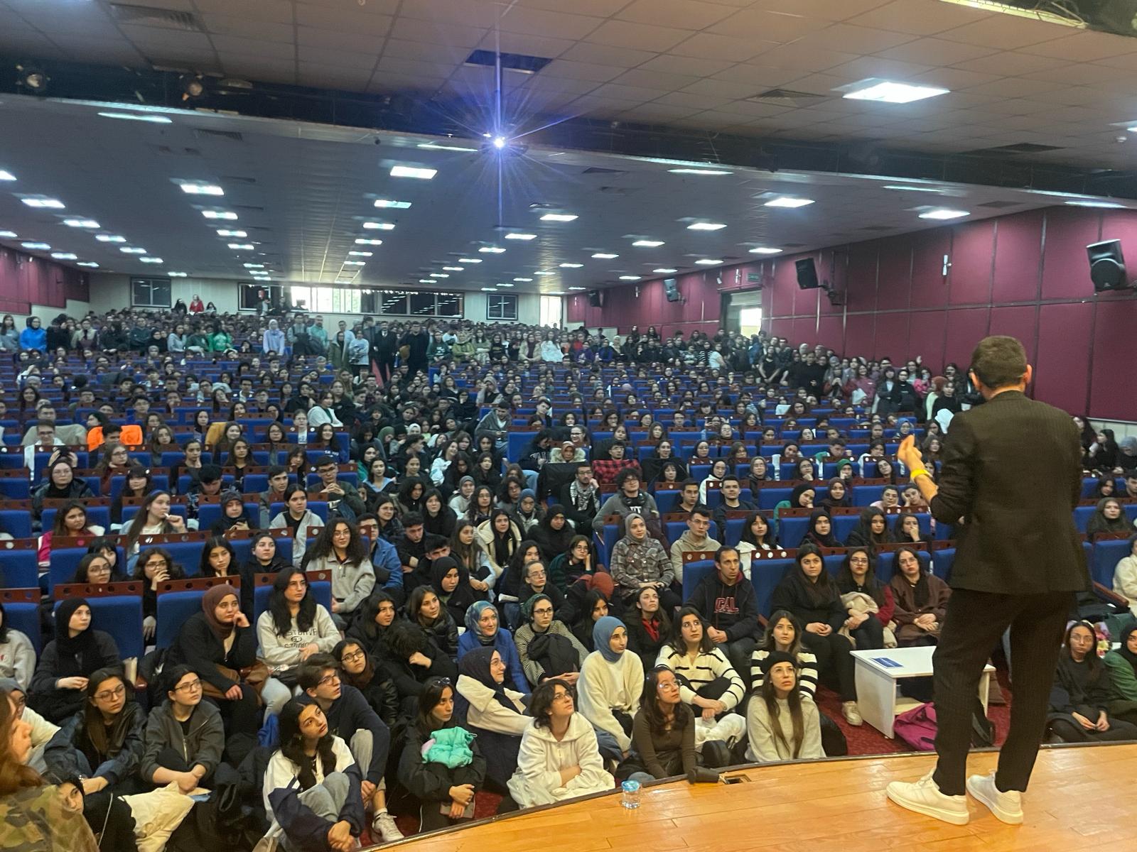 ŞEHİR KONFERANSLARINDA EĞİTİM DANIŞMANI MÜFTÜOĞLU; ÇUMRA, EREĞLİ VE ILGIN’DA ÖĞRENCİLERLE BULUŞTU
