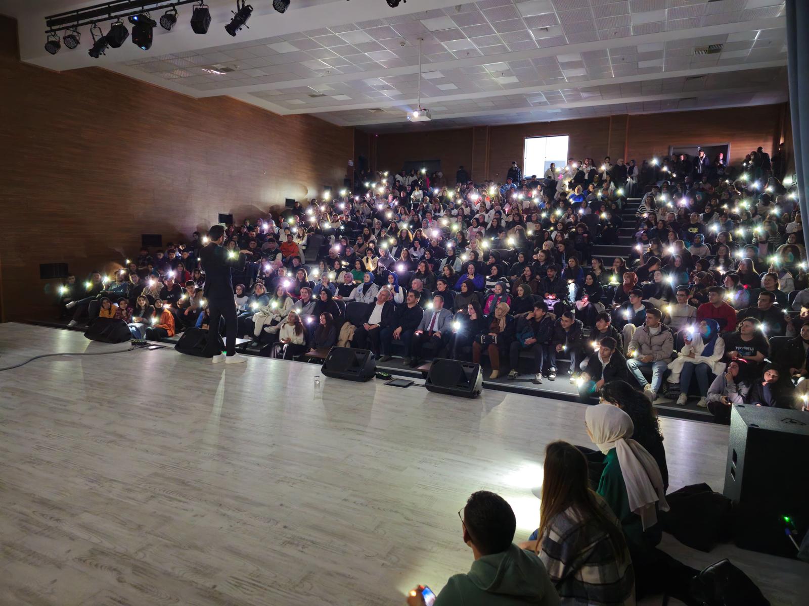 ŞEHİR KONFERANSLARINDA EĞİTİM DANIŞMANI MÜFTÜOĞLU; ÇUMRA, EREĞLİ VE ILGIN’DA ÖĞRENCİLERLE BULUŞTU