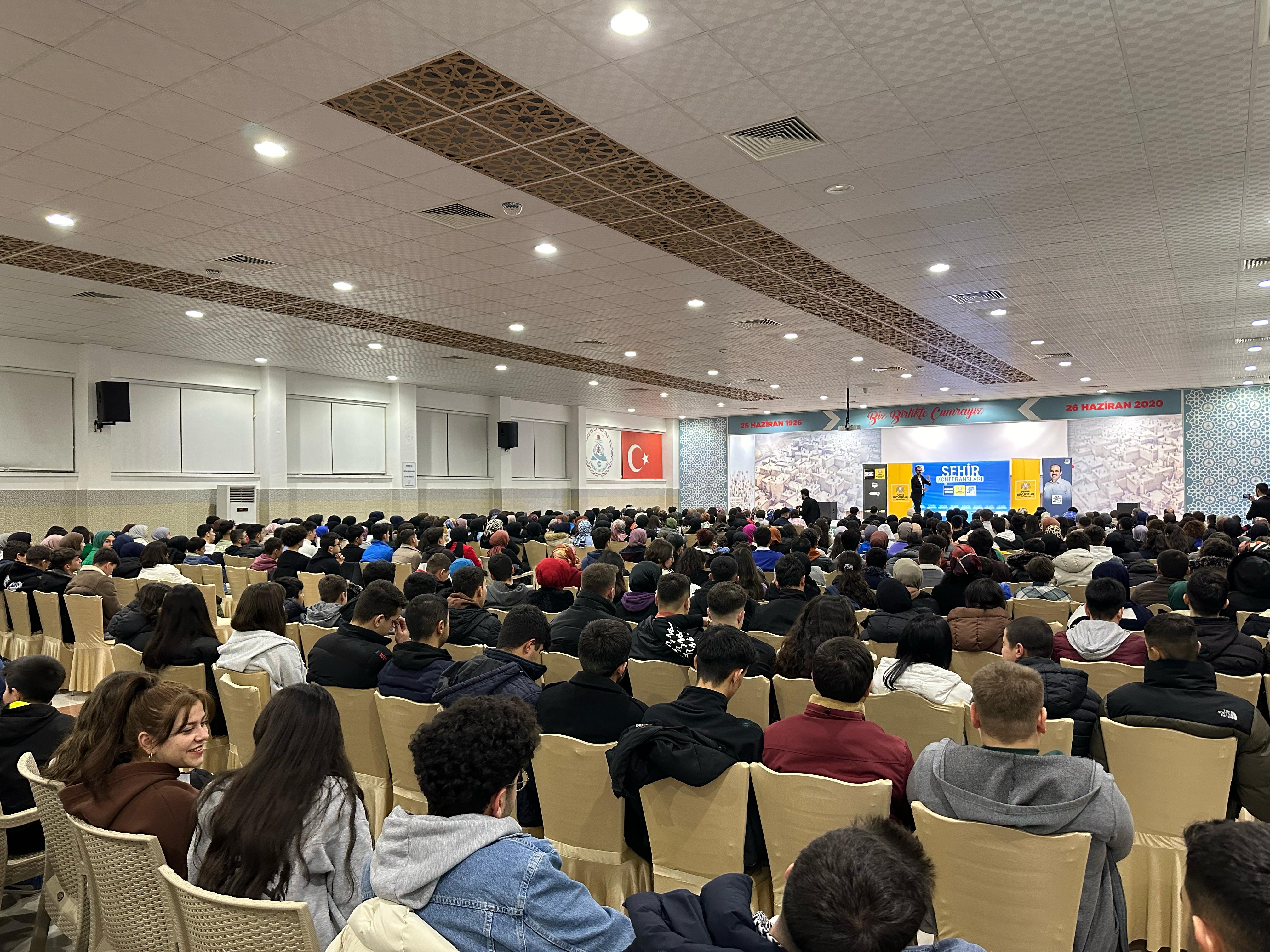 ŞEHİR KONFERANSLARINDA EĞİTİM DANIŞMANI MÜFTÜOĞLU; ÇUMRA, EREĞLİ VE ILGIN’DA ÖĞRENCİLERLE BULUŞTU
