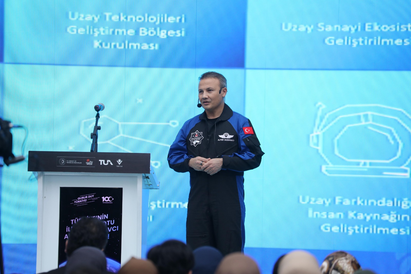 ALPER GEZERAVCI UZAY YOLCULUĞU SONRASI İLK GENÇLİK BULUŞMASINI KONYA BİLİM MERKEZİ’NDE YAPTI