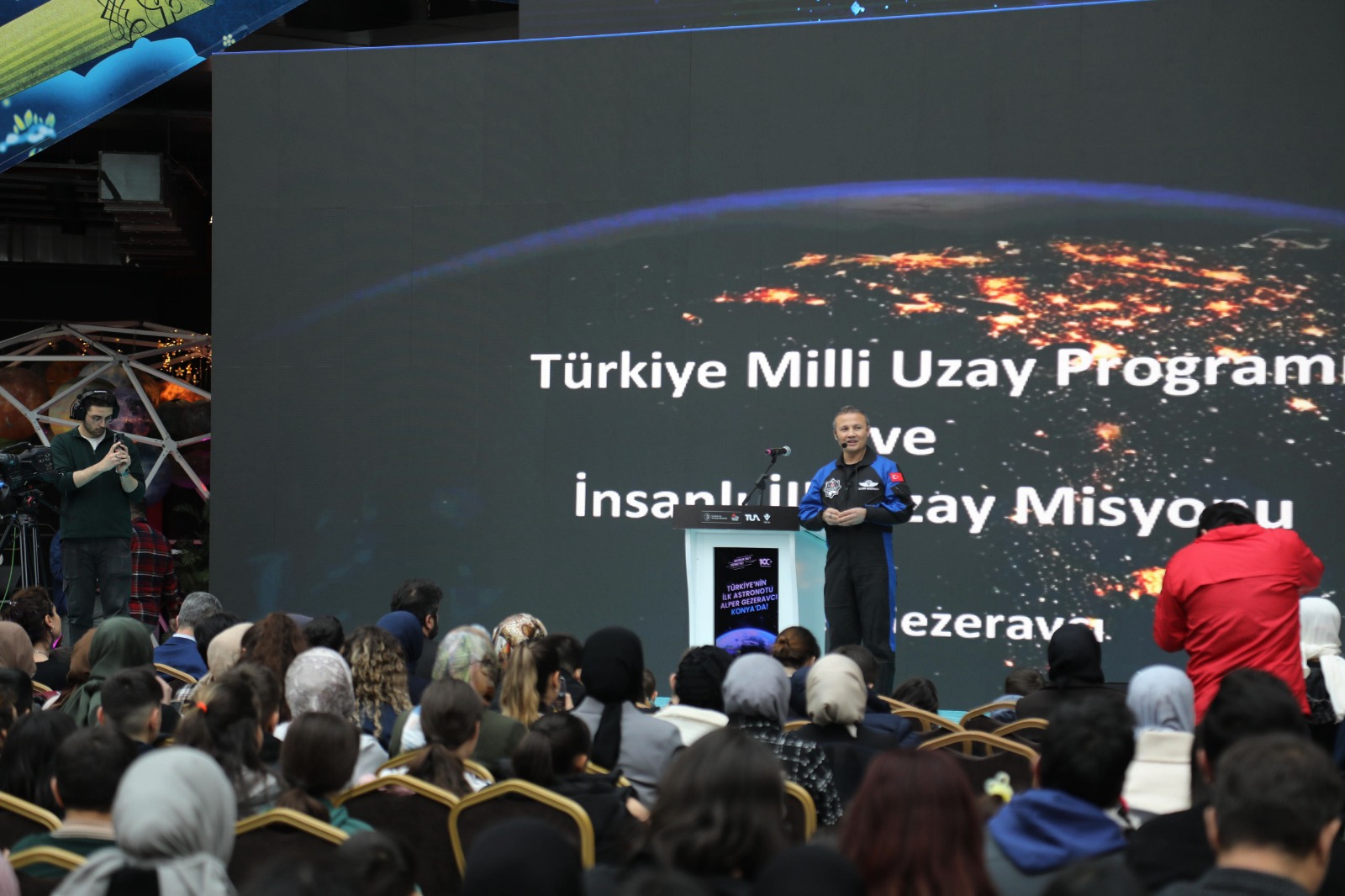 ALPER GEZERAVCI UZAY YOLCULUĞU SONRASI İLK GENÇLİK BULUŞMASINI KONYA BİLİM MERKEZİ’NDE YAPTI