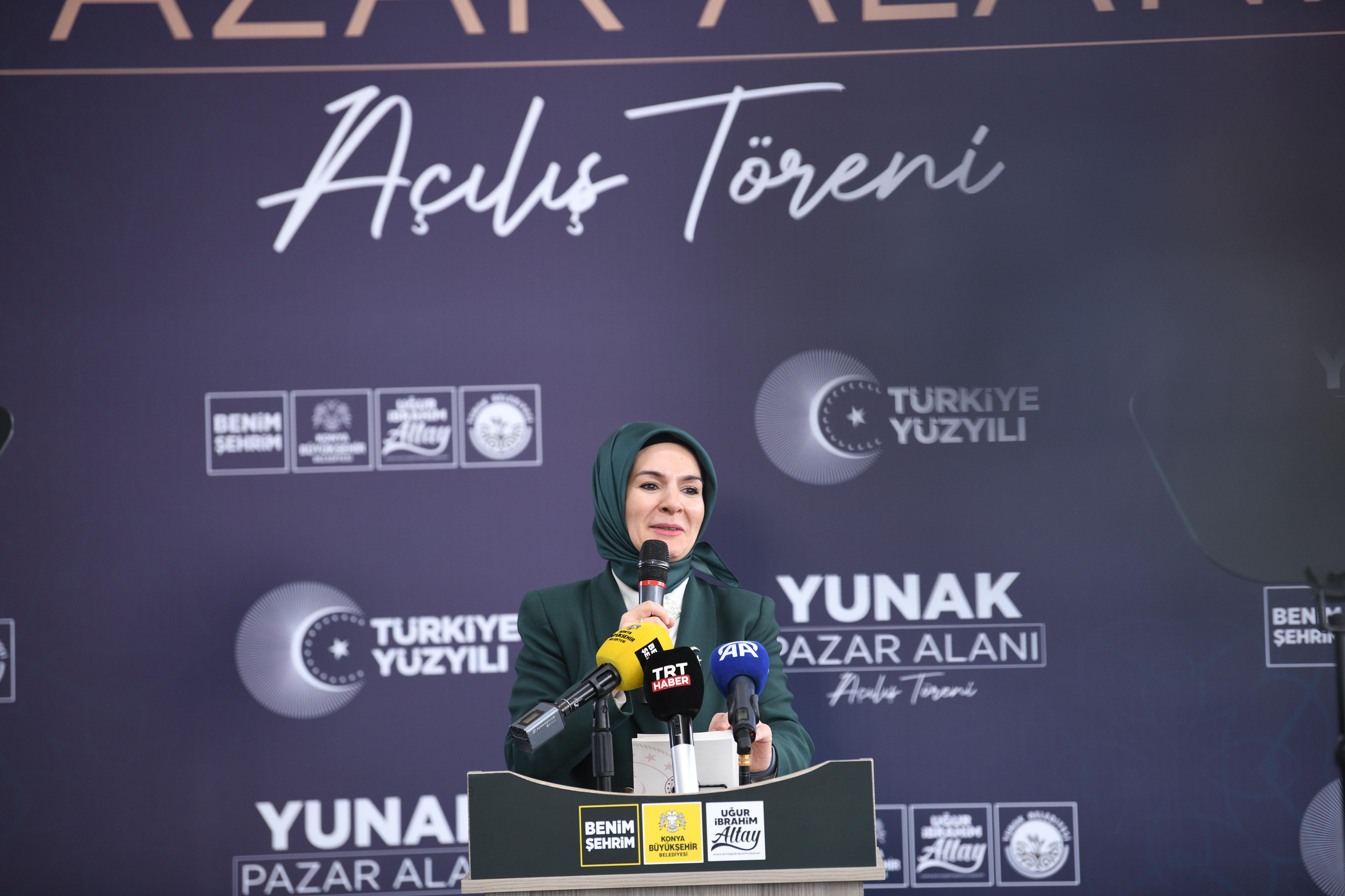 BAKAN GÖKTAŞ KONYA BÜYÜKŞEHİR’İN YUNAK’A KAZANDIRDIĞI KAPALI PAZAR YERİNİN AÇILIŞINI YAPTI
