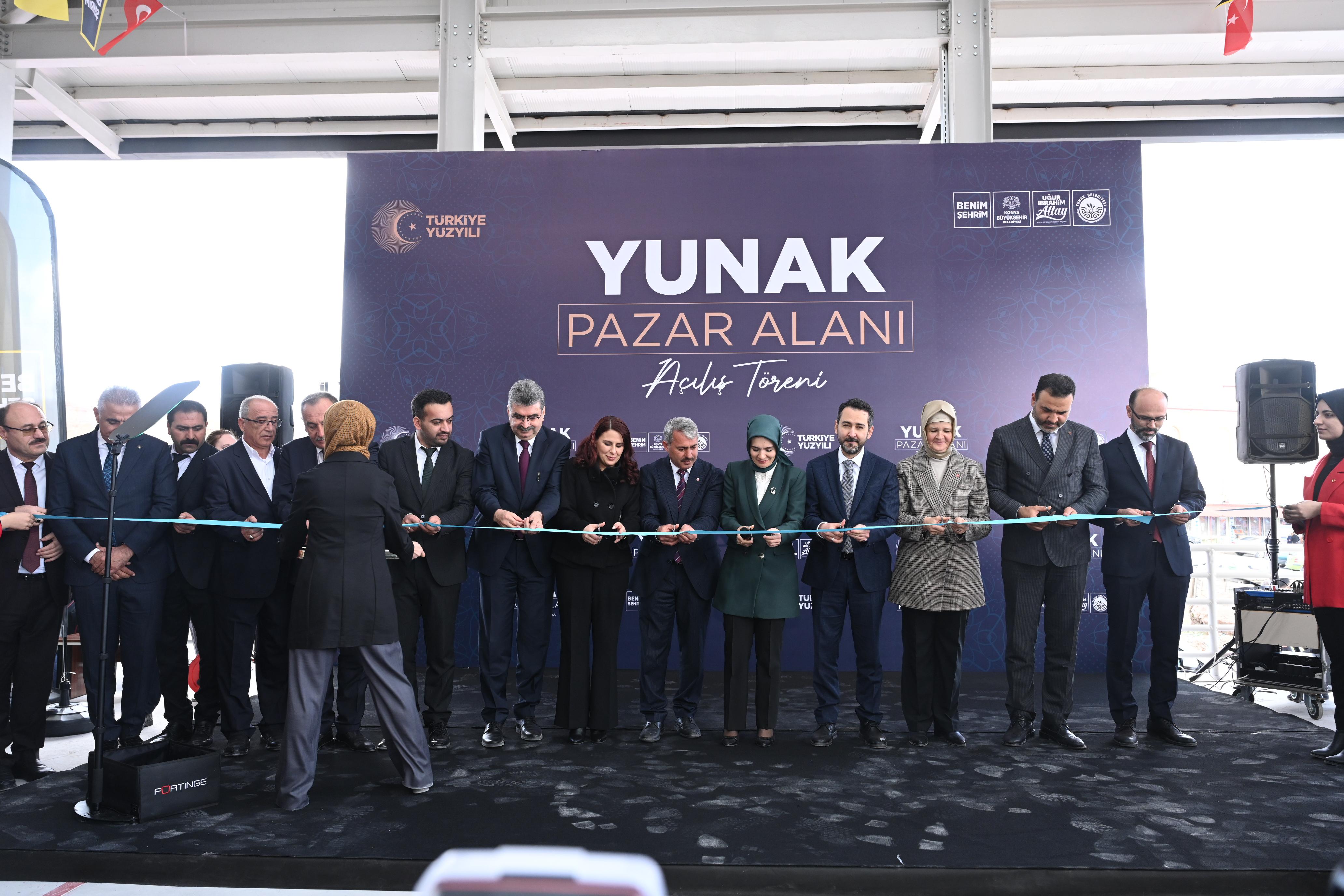 BAKAN GÖKTAŞ KONYA BÜYÜKŞEHİR’İN YUNAK’A KAZANDIRDIĞI KAPALI PAZAR YERİNİN AÇILIŞINI YAPTI